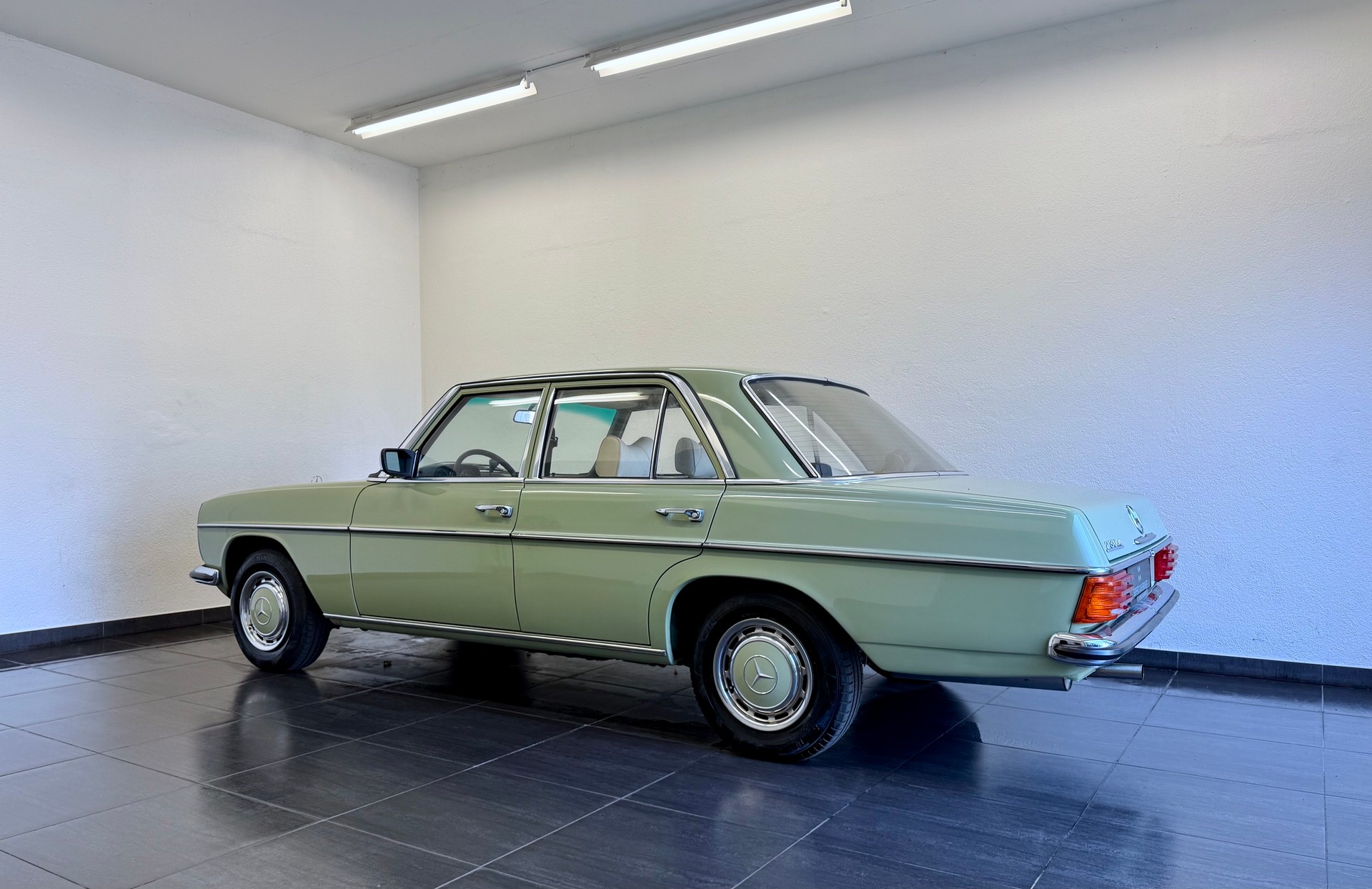 MERCEDES-BENZ .4-image-7