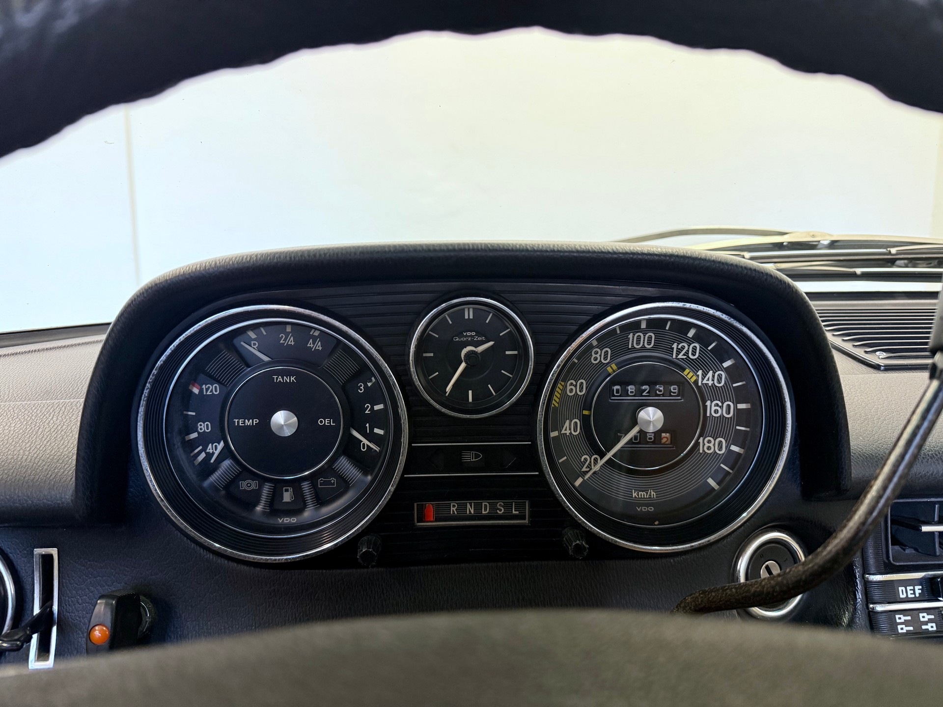 MERCEDES-BENZ .4-image-16