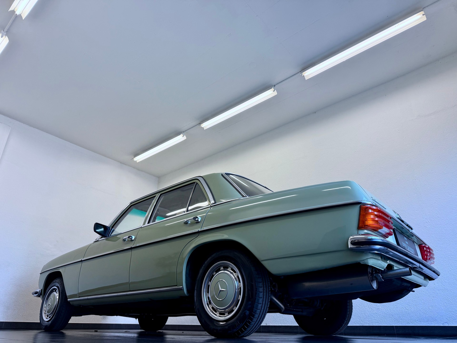 MERCEDES-BENZ .4-image-8