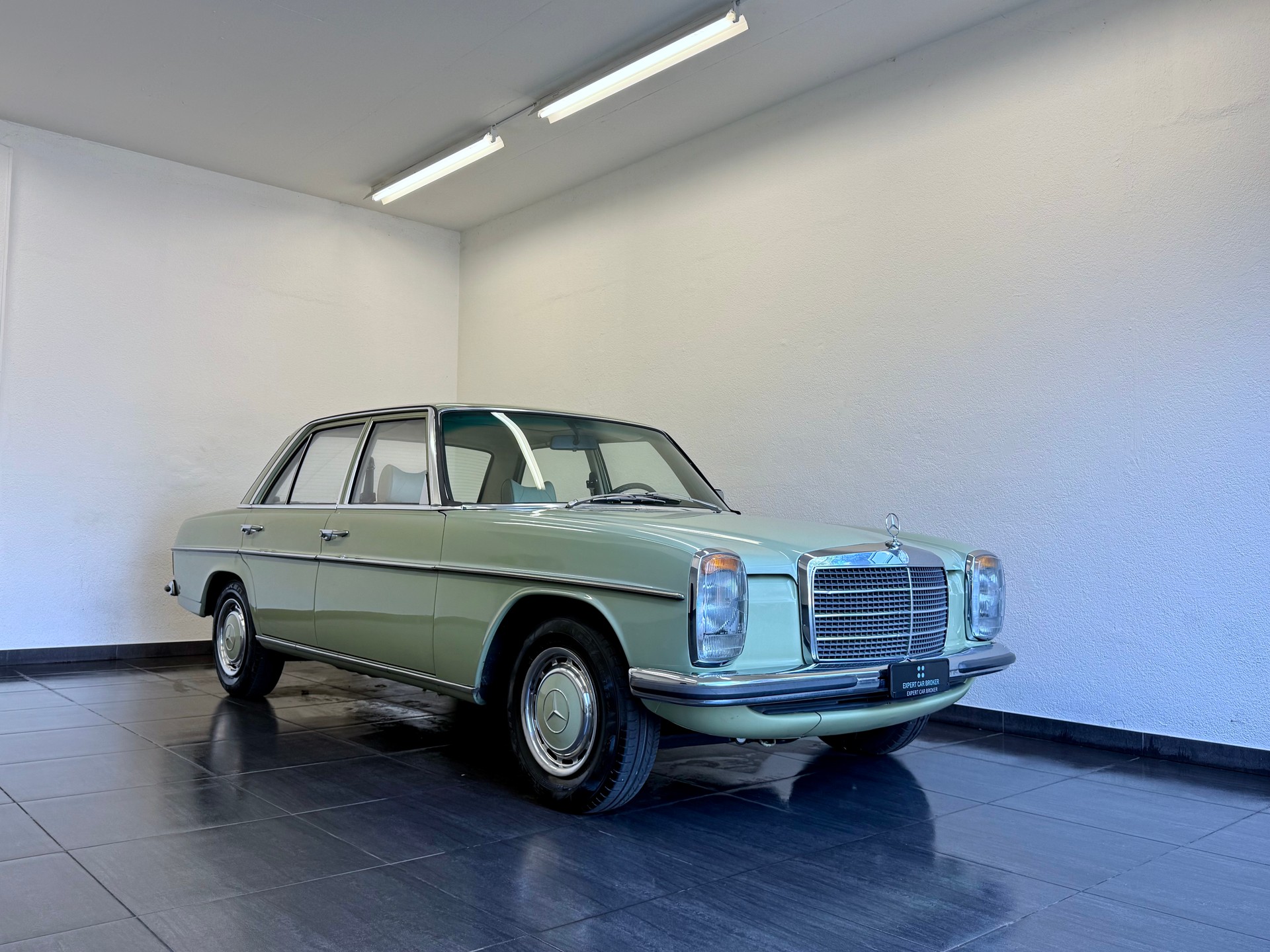 MERCEDES-BENZ .4-image-1