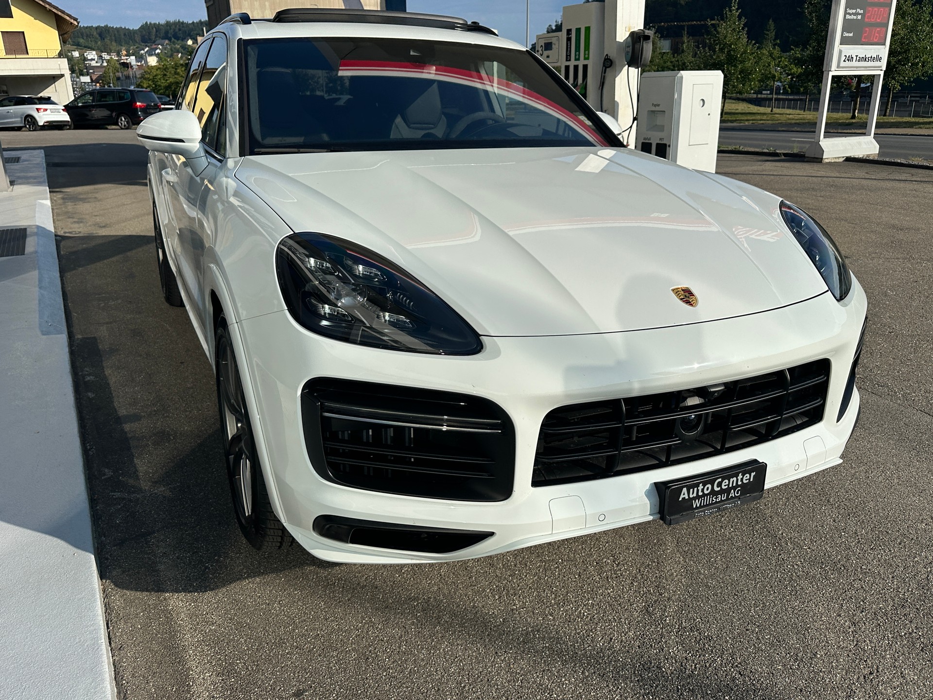 PORSCHE Cayenne Turbo-image-2