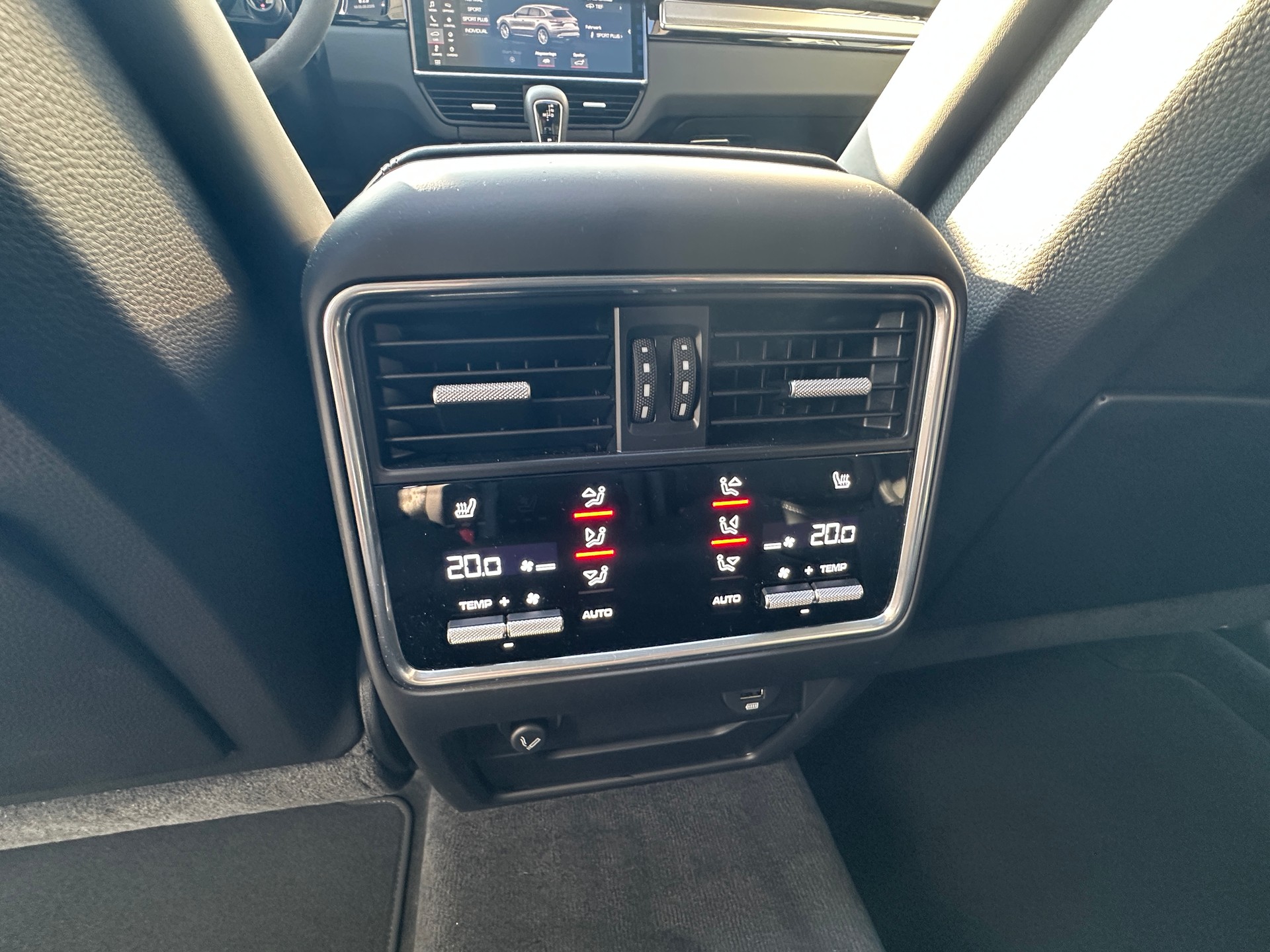 PORSCHE Cayenne Turbo-image-9