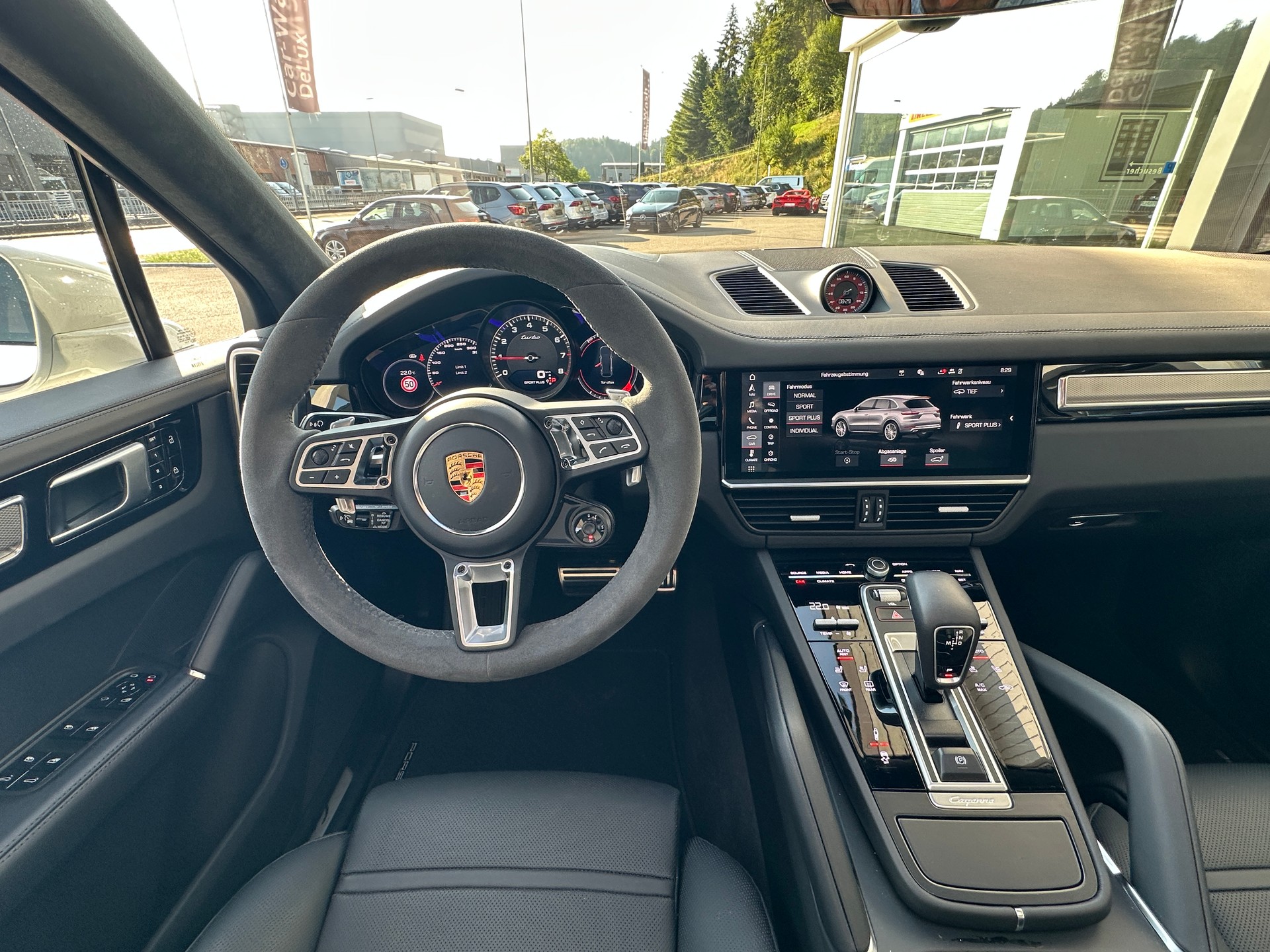 PORSCHE Cayenne Turbo-image-11