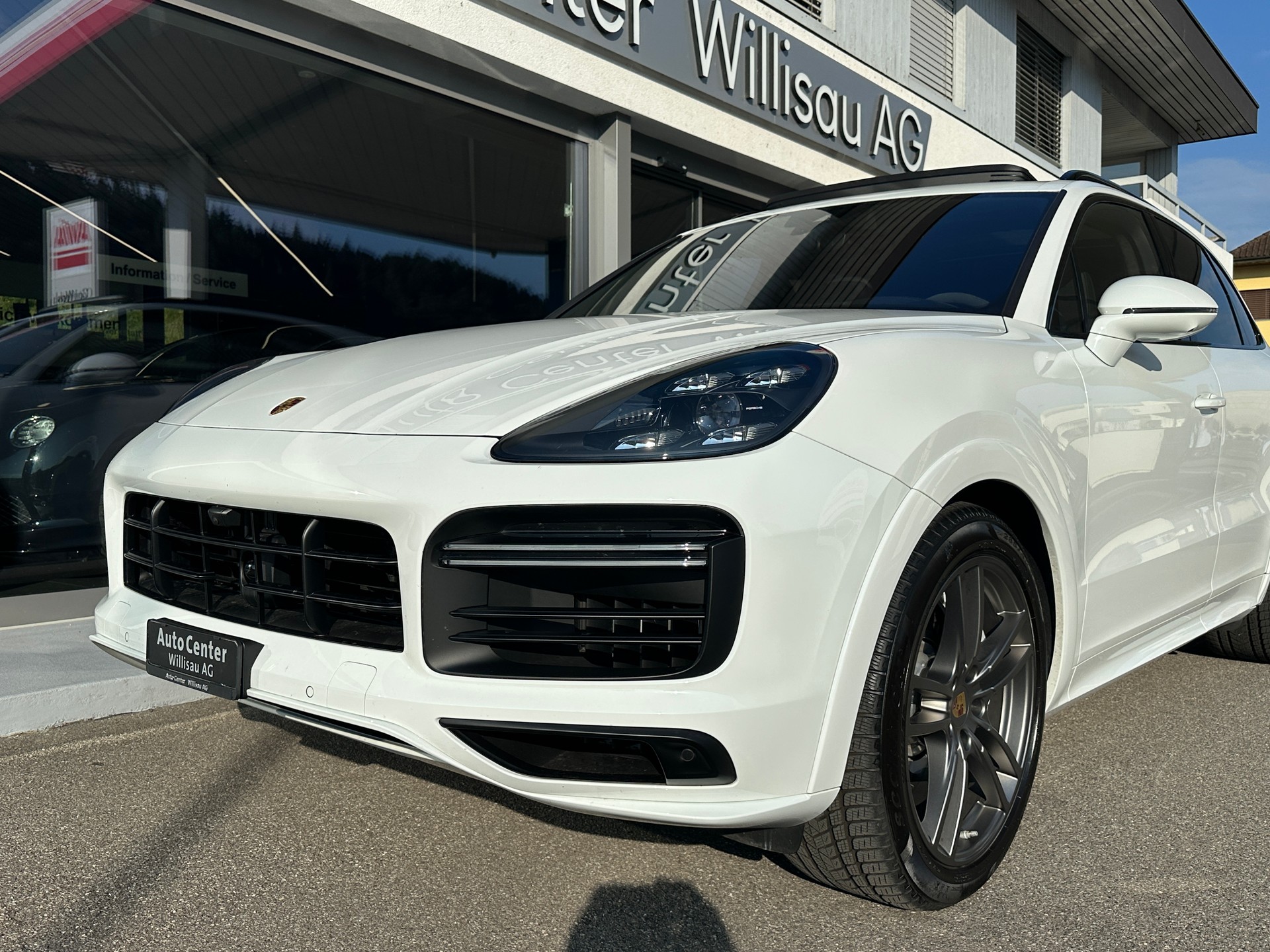 PORSCHE Cayenne Turbo-image-1