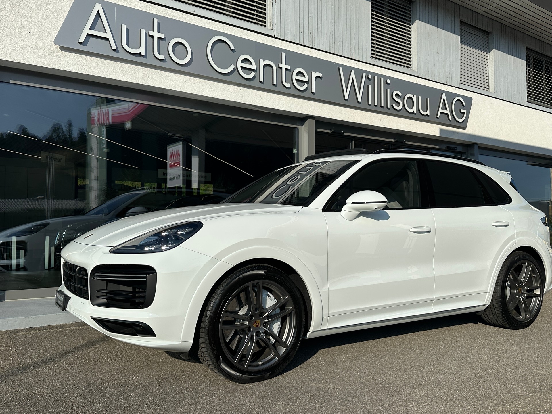 PORSCHE Cayenne Turbo-image-0
