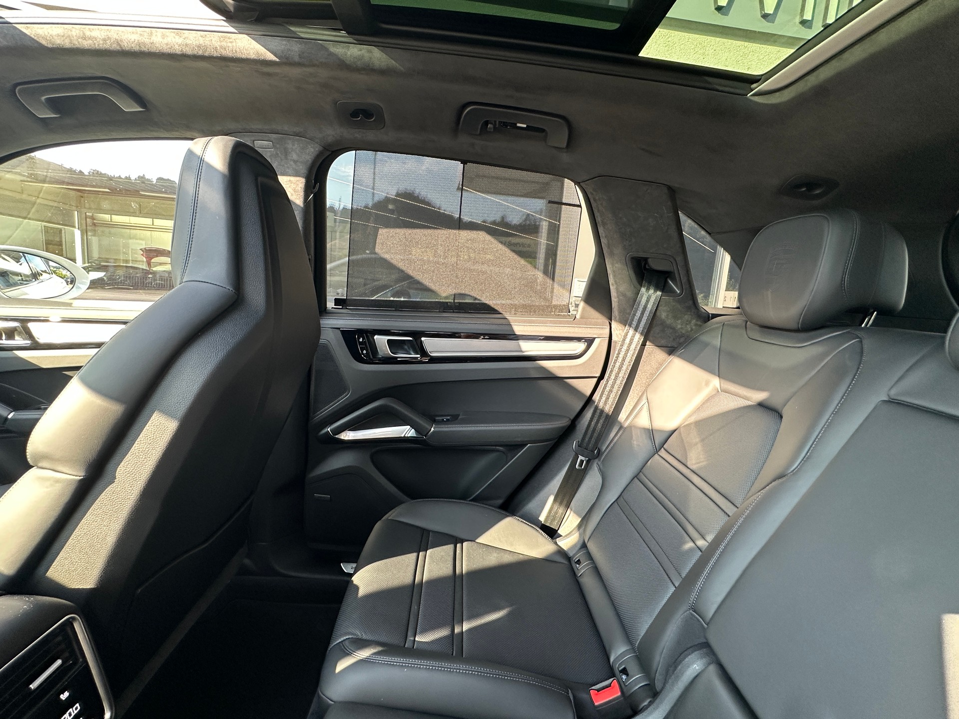 PORSCHE Cayenne Turbo-image-12