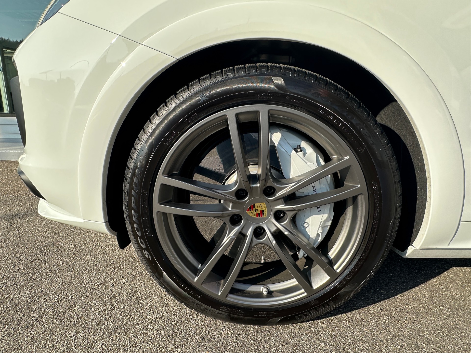 PORSCHE Cayenne Turbo-image-19