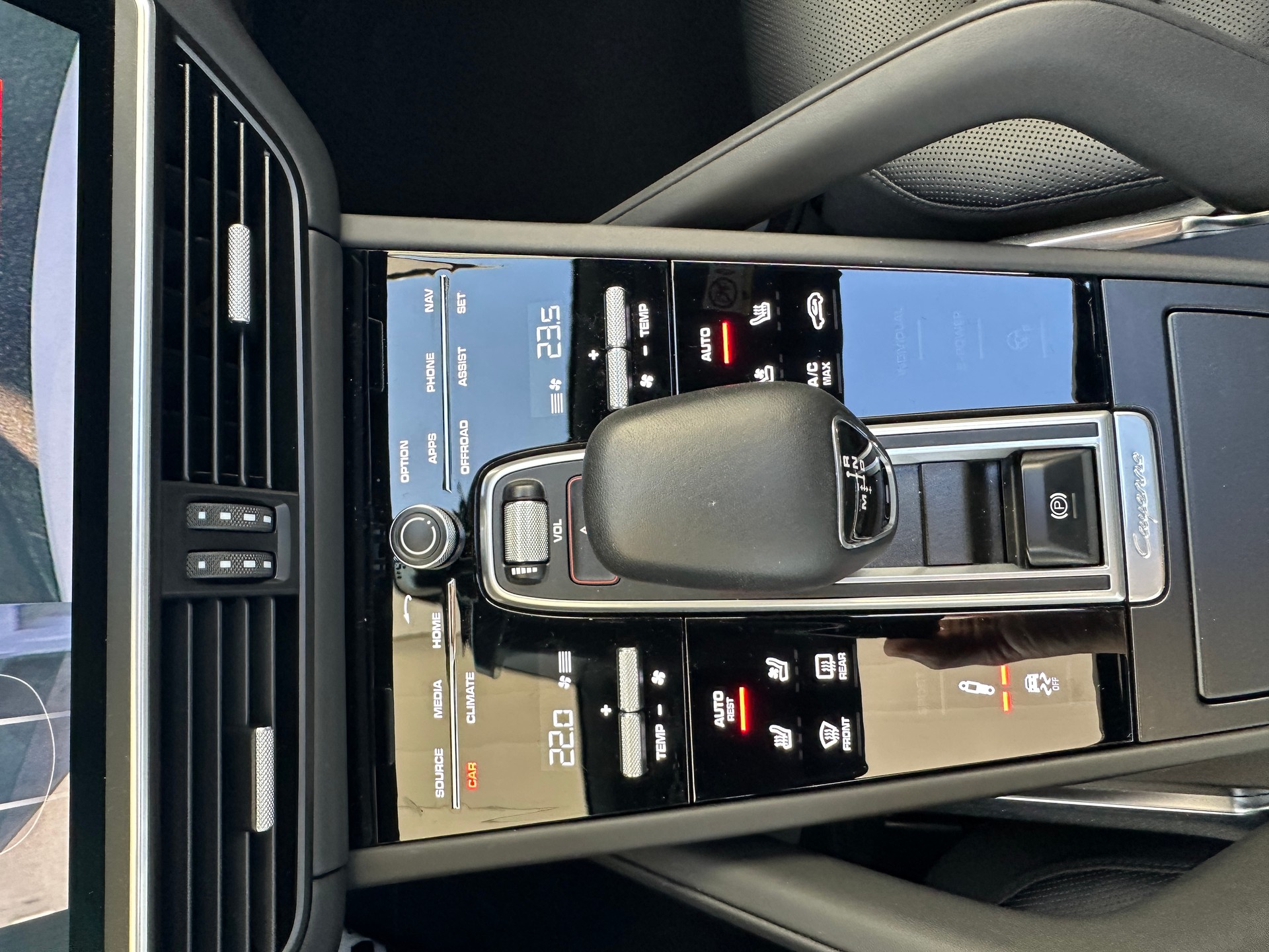 PORSCHE Cayenne Turbo-image-22