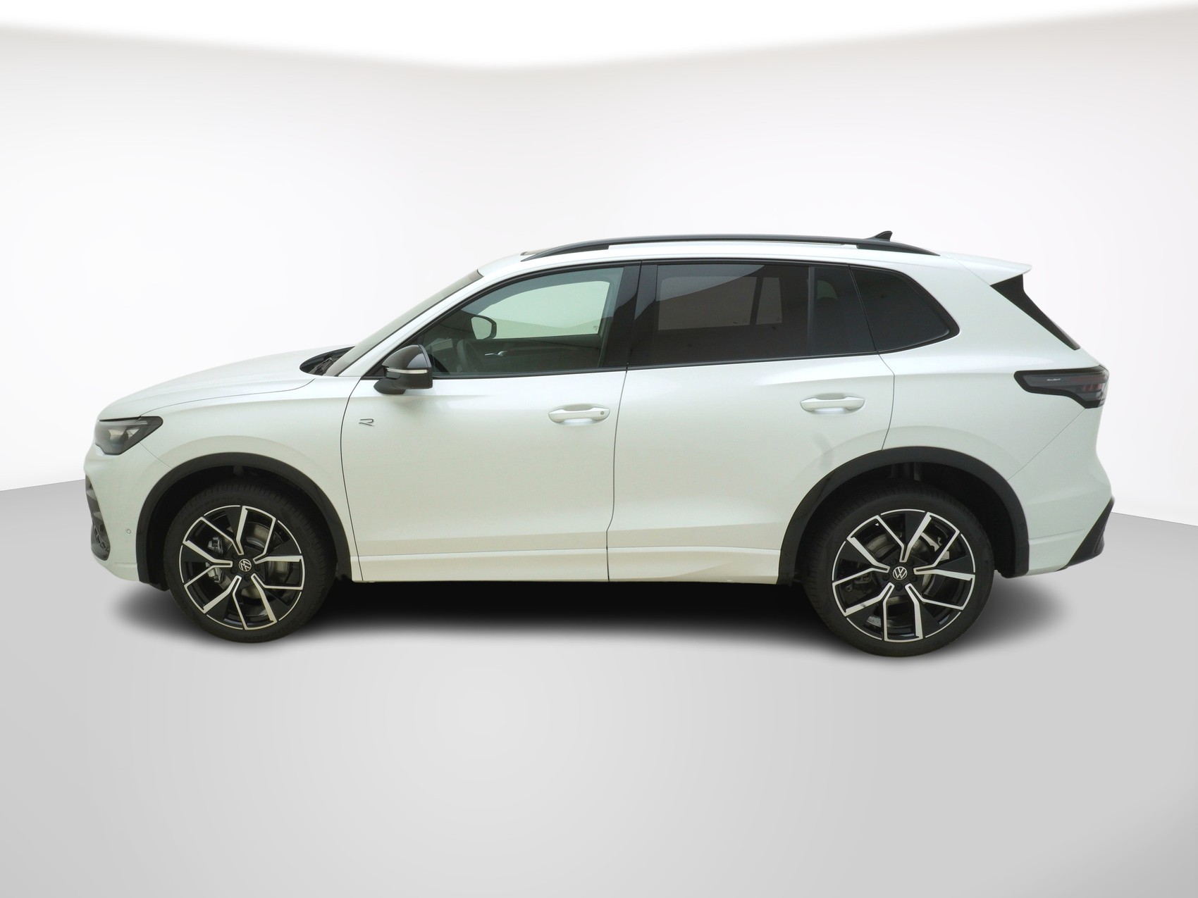 VW Tiguan 2.0 TSI R-Line 4Motion-image-1