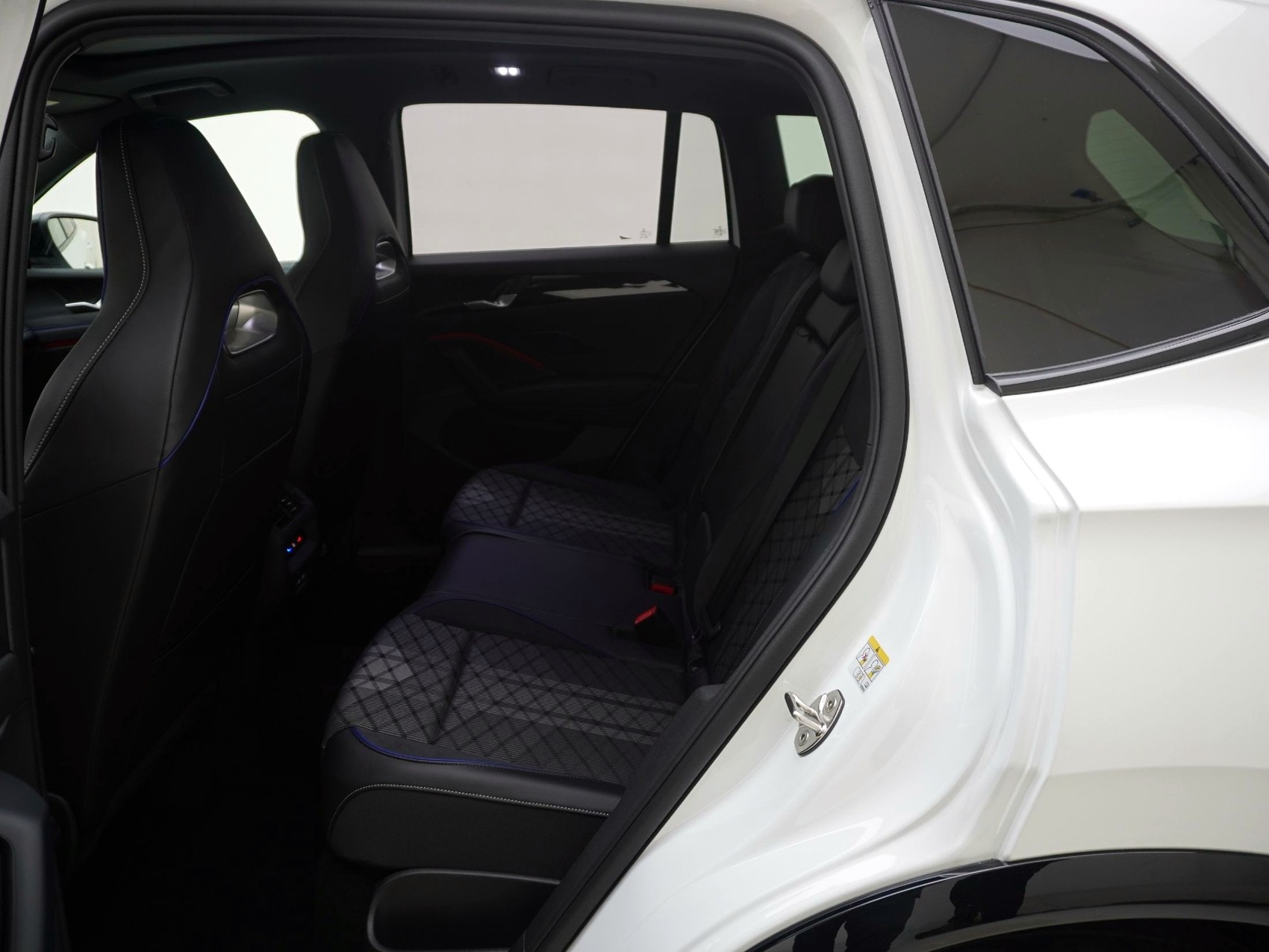 VW Tiguan 2.0 TSI R-Line 4Motion-image-15