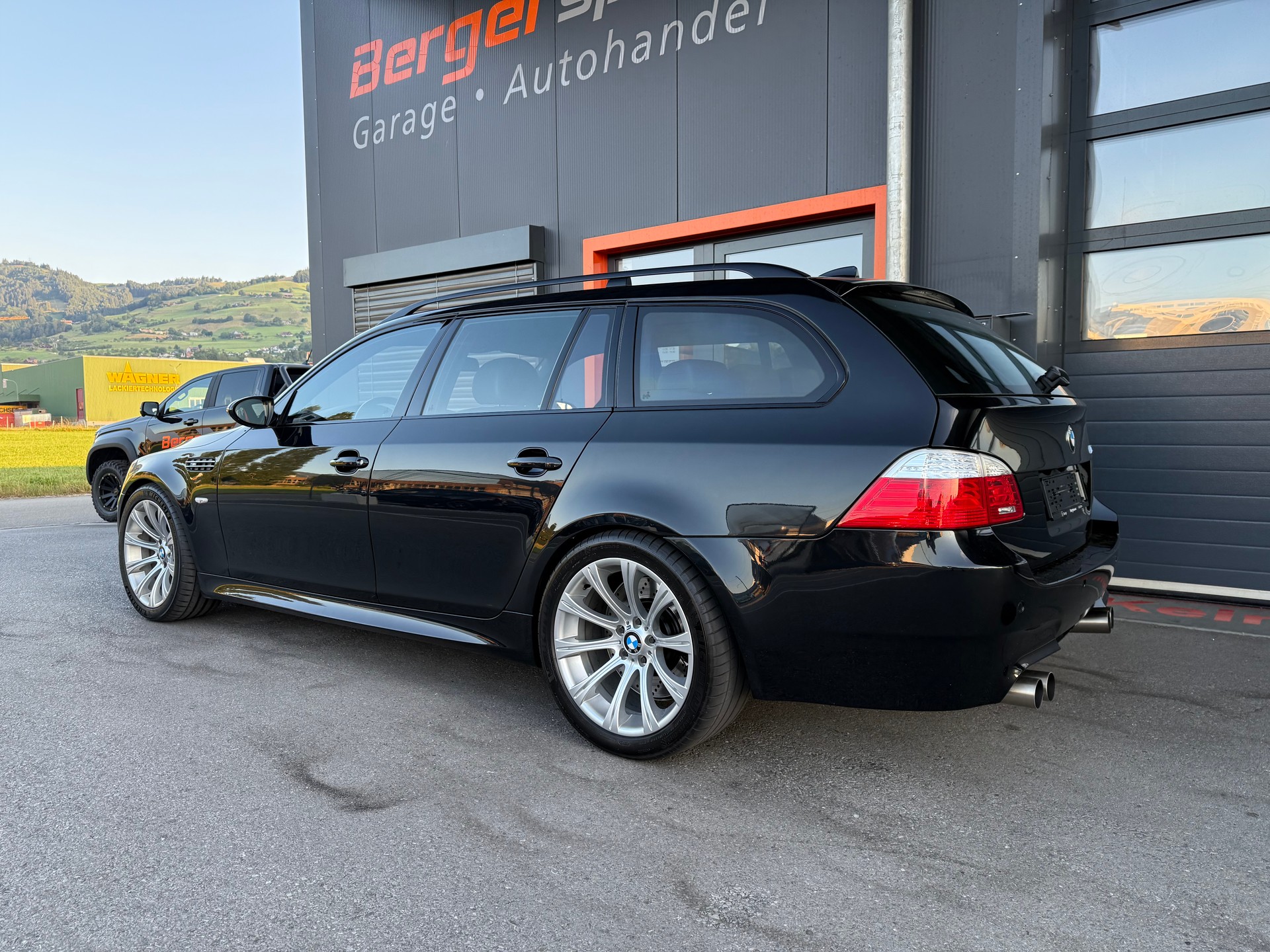 BMW M5 Touring-image-2