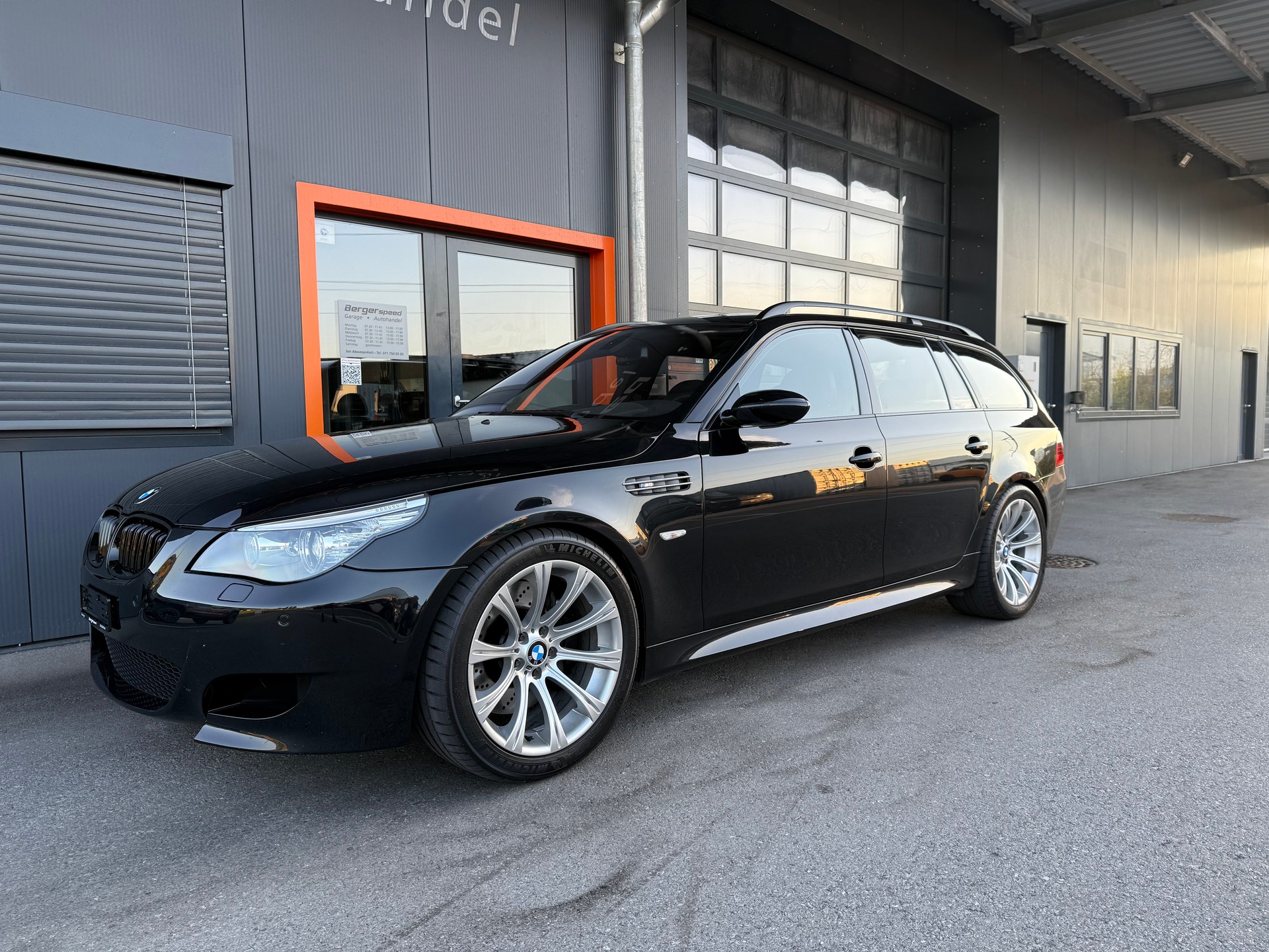 BMW M5 Touring-image-0