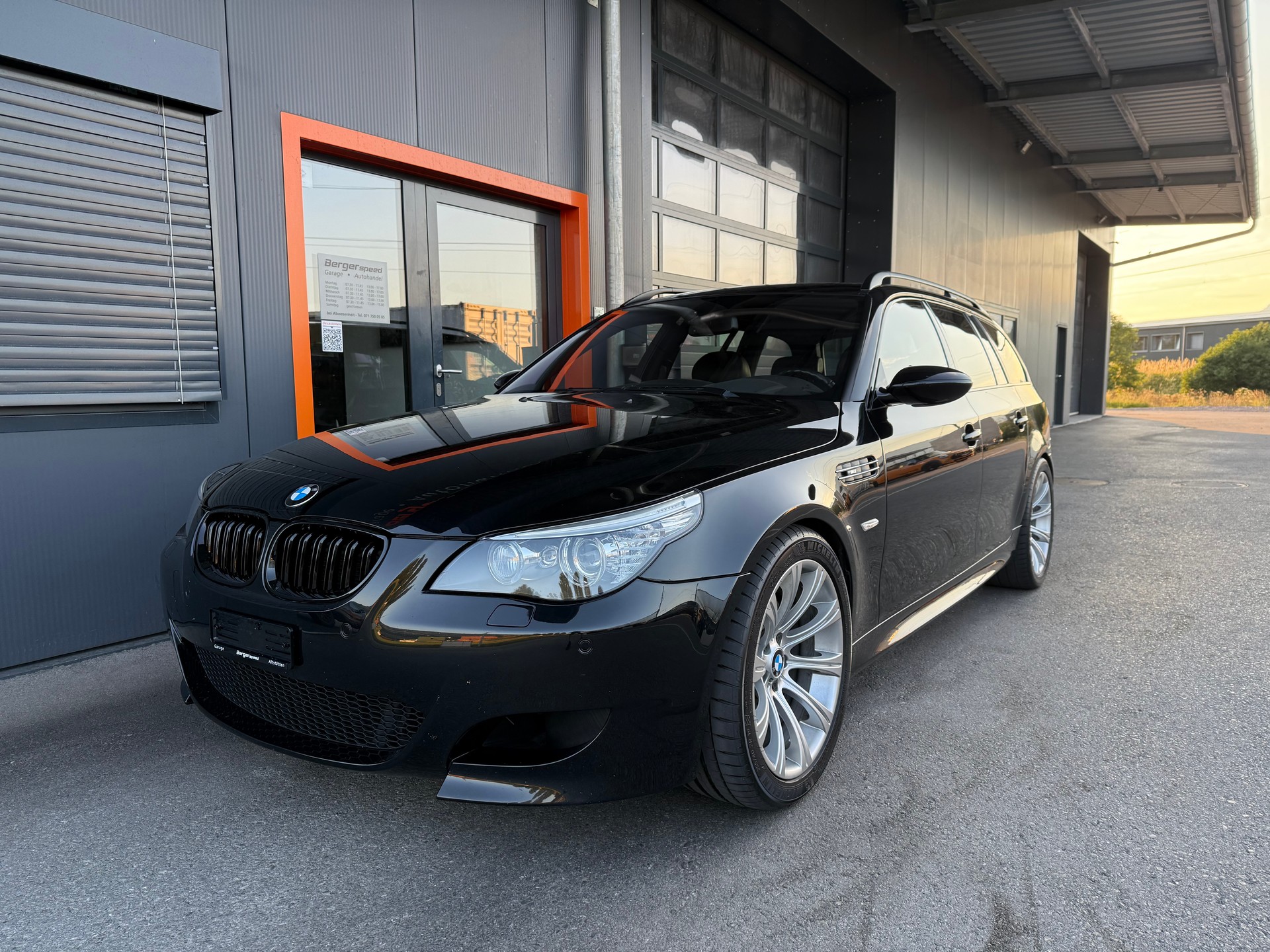 BMW M5 Touring-image-3
