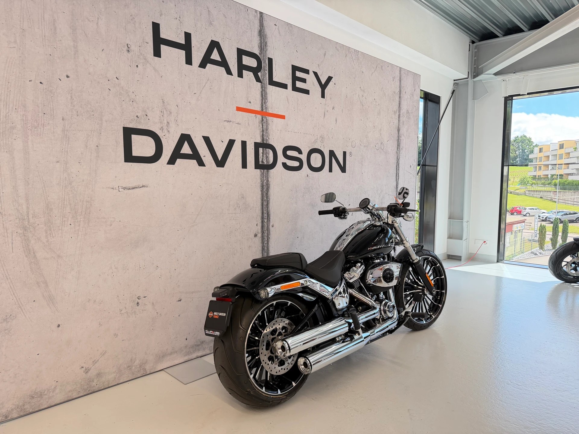 HARLEY-DAVIDSON FXBR Breakout 117-showroom-element-2