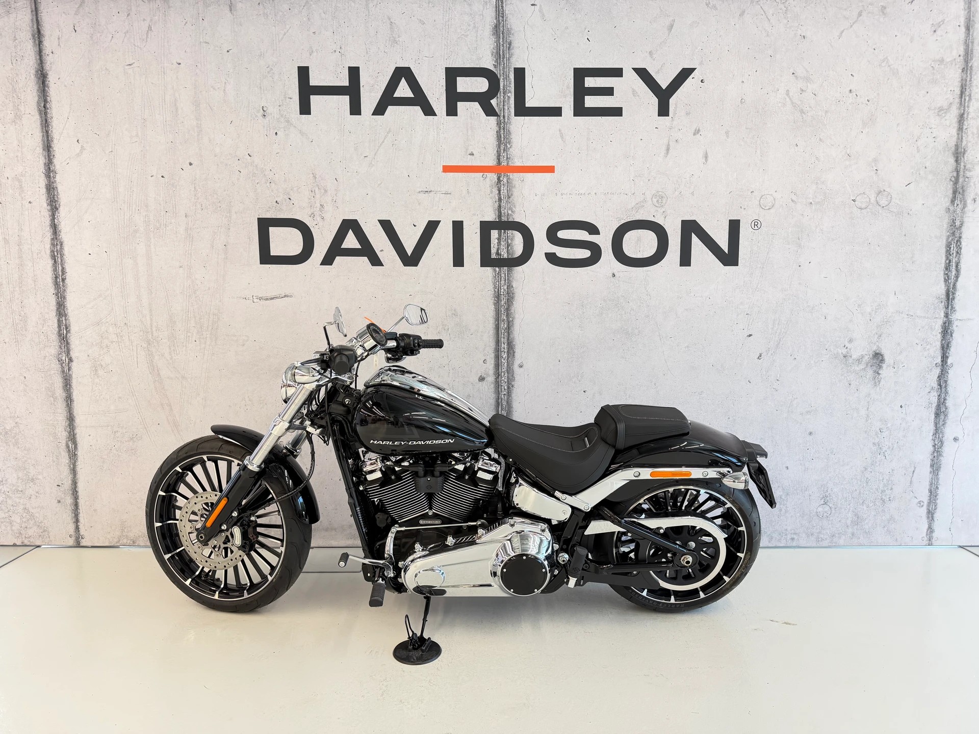 HARLEY-DAVIDSON FXBR Breakout 117-showroom-element-3