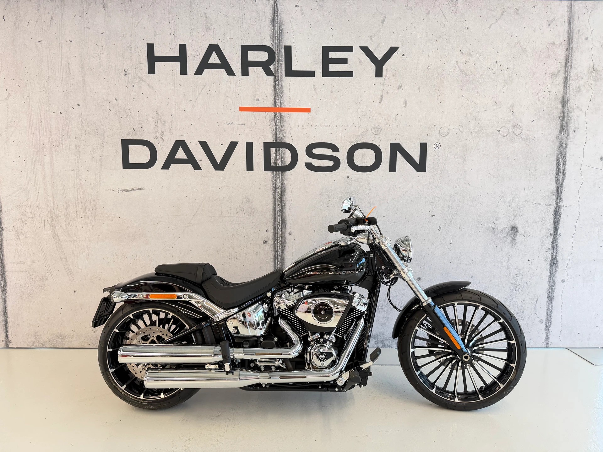 HARLEY-DAVIDSON FXBR Breakout 117