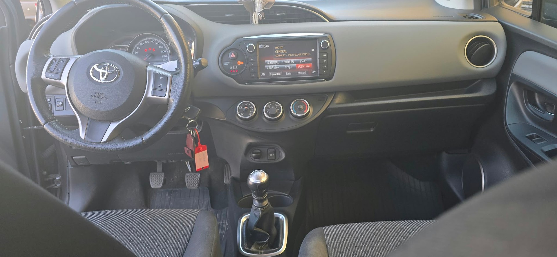 TOYOTA Yaris 1.33 Sol Premium-image-12