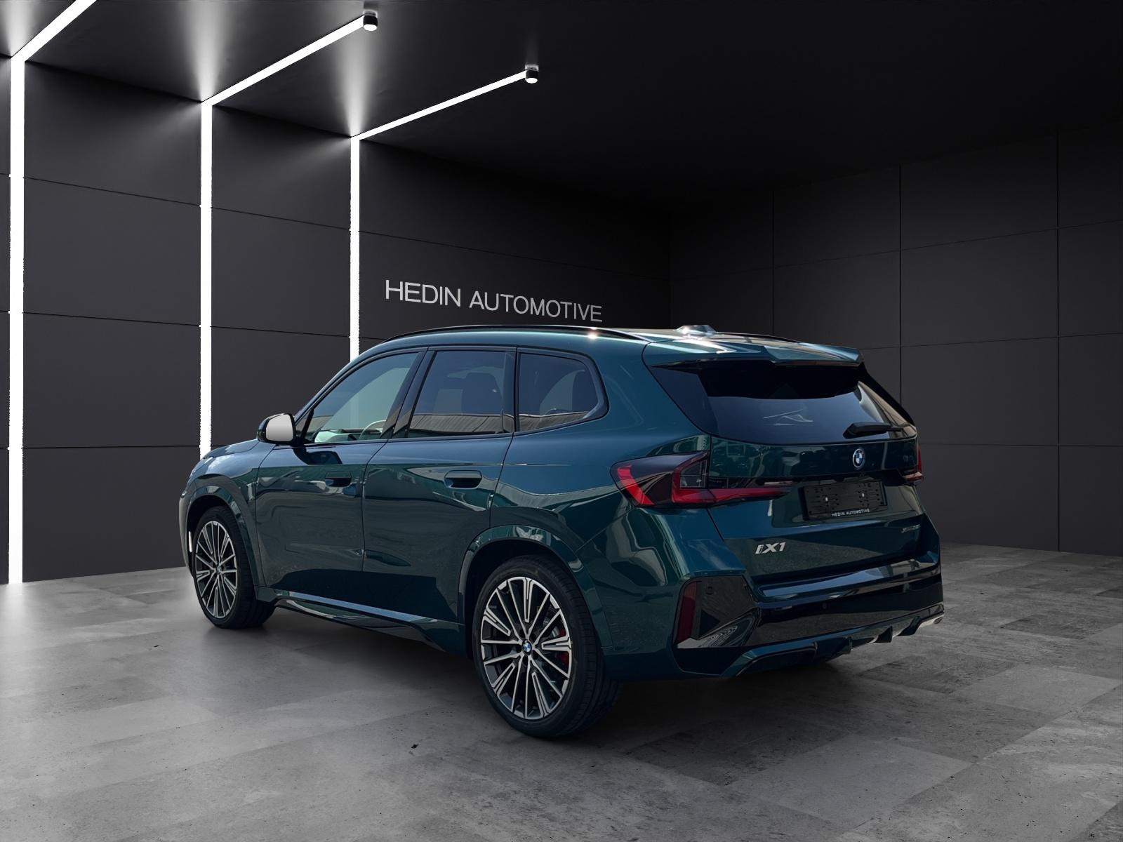 BMW iX1 30 xDrive-showroom-element-2