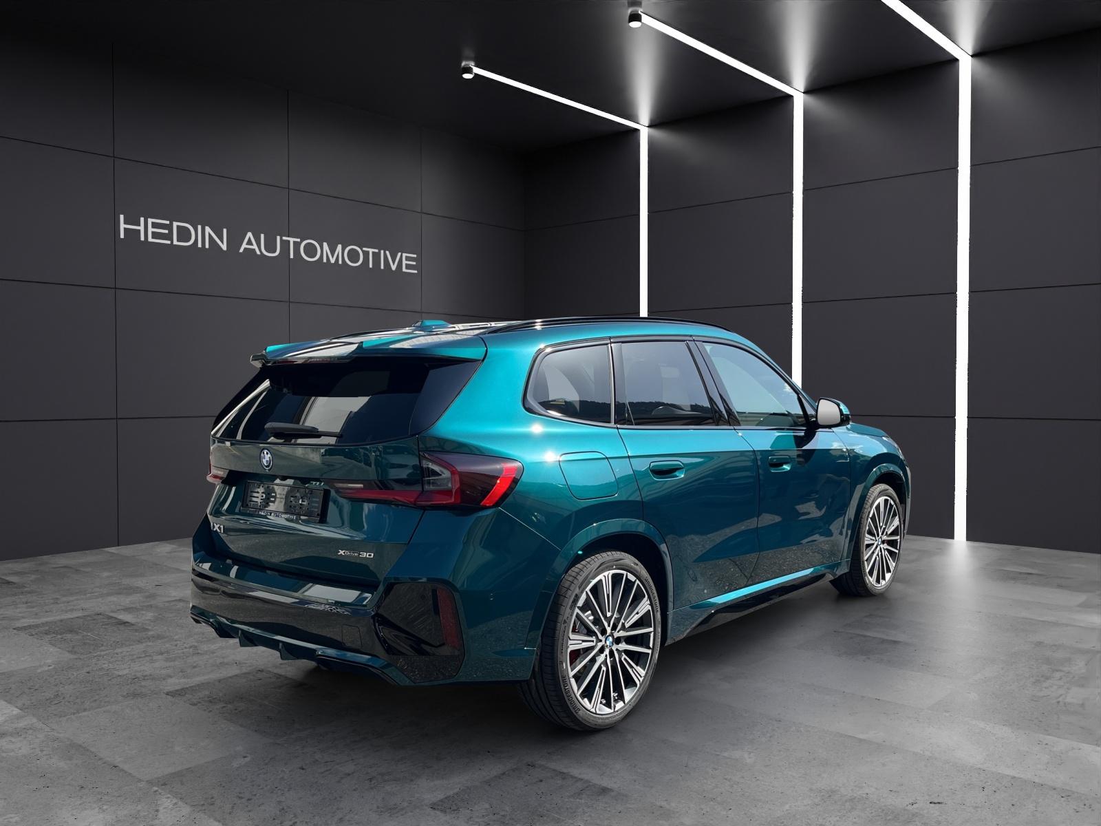 BMW iX1 30 xDrive-image-4