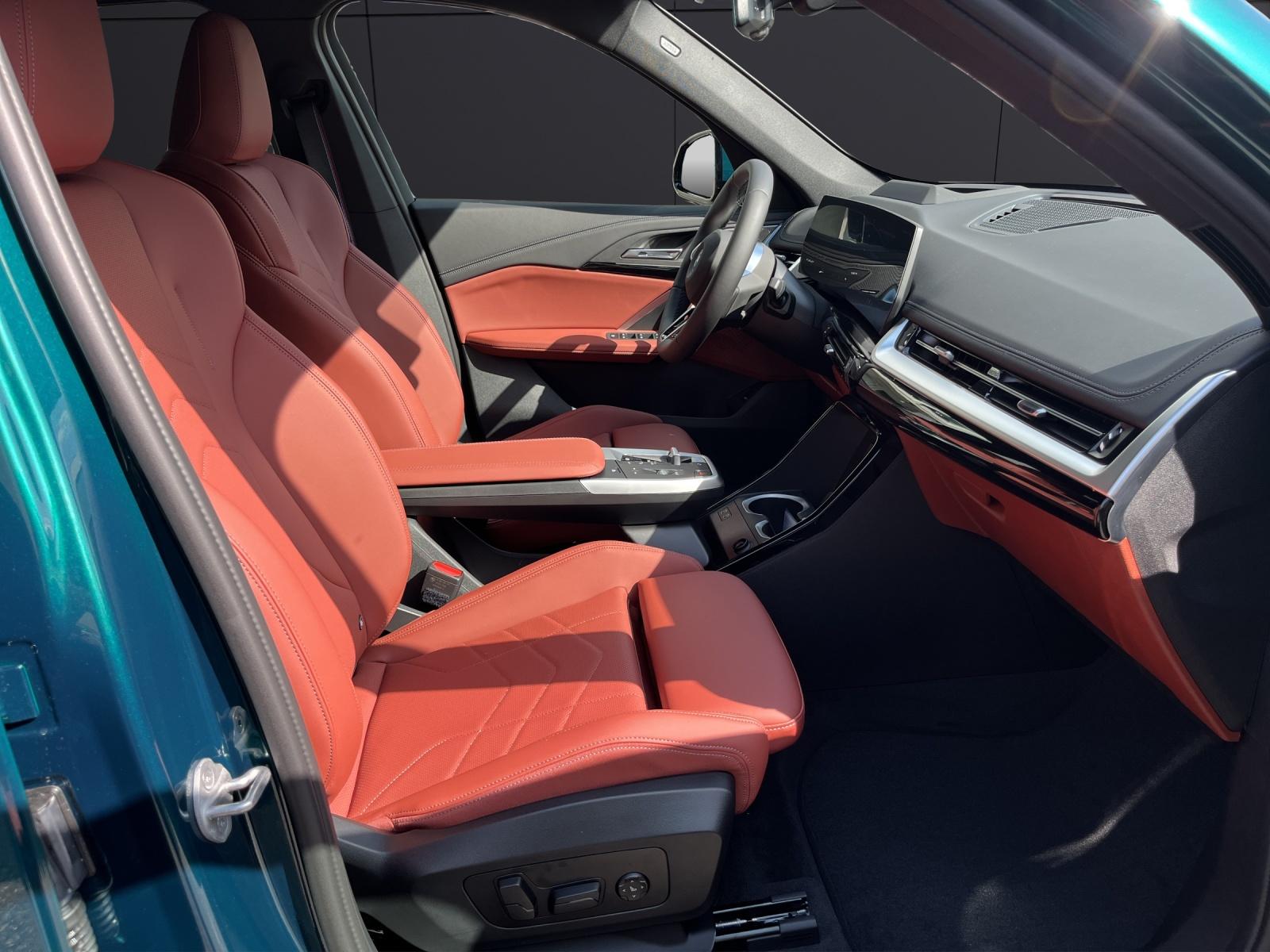 BMW iX1 30 xDrive-image-14