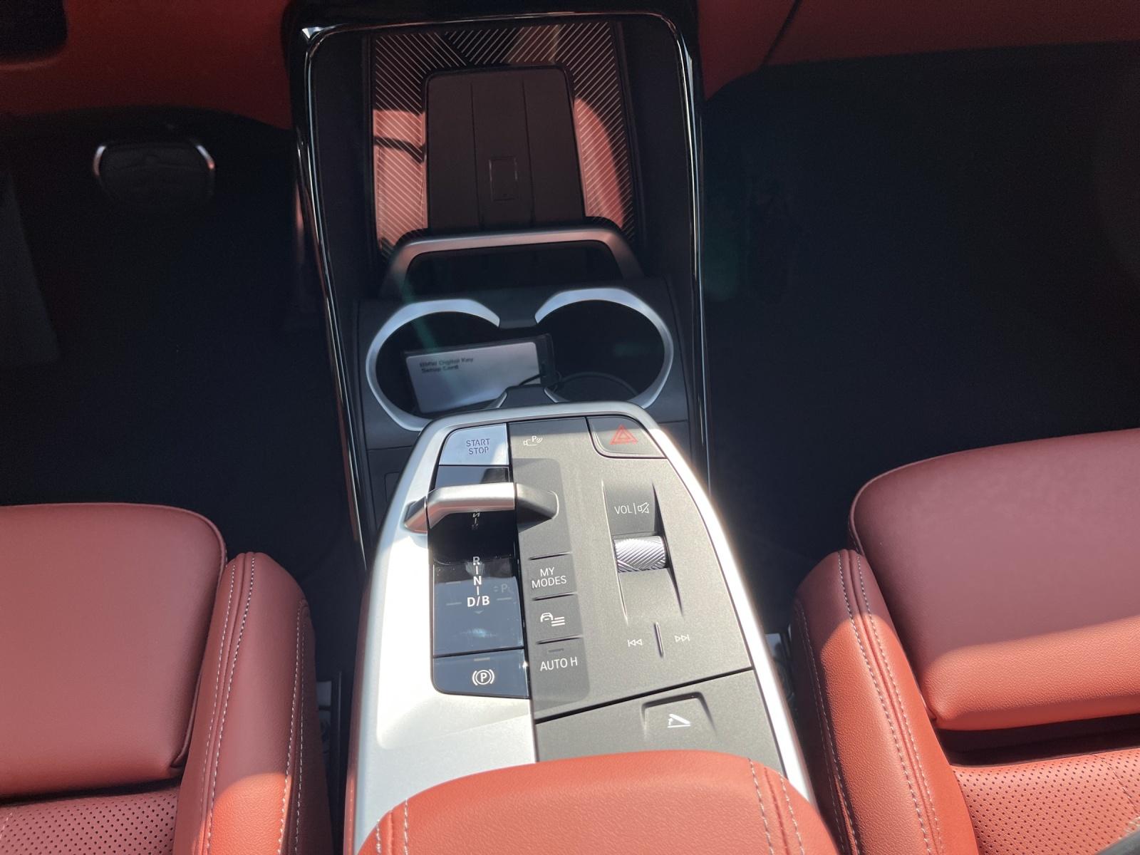 BMW iX1 30 xDrive-image-19