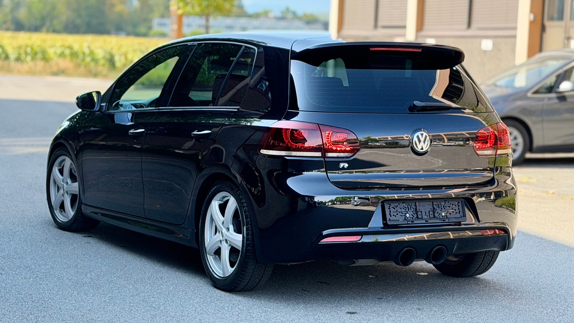 VW Golf 2.0 TSI R Team 4Motion-image-4