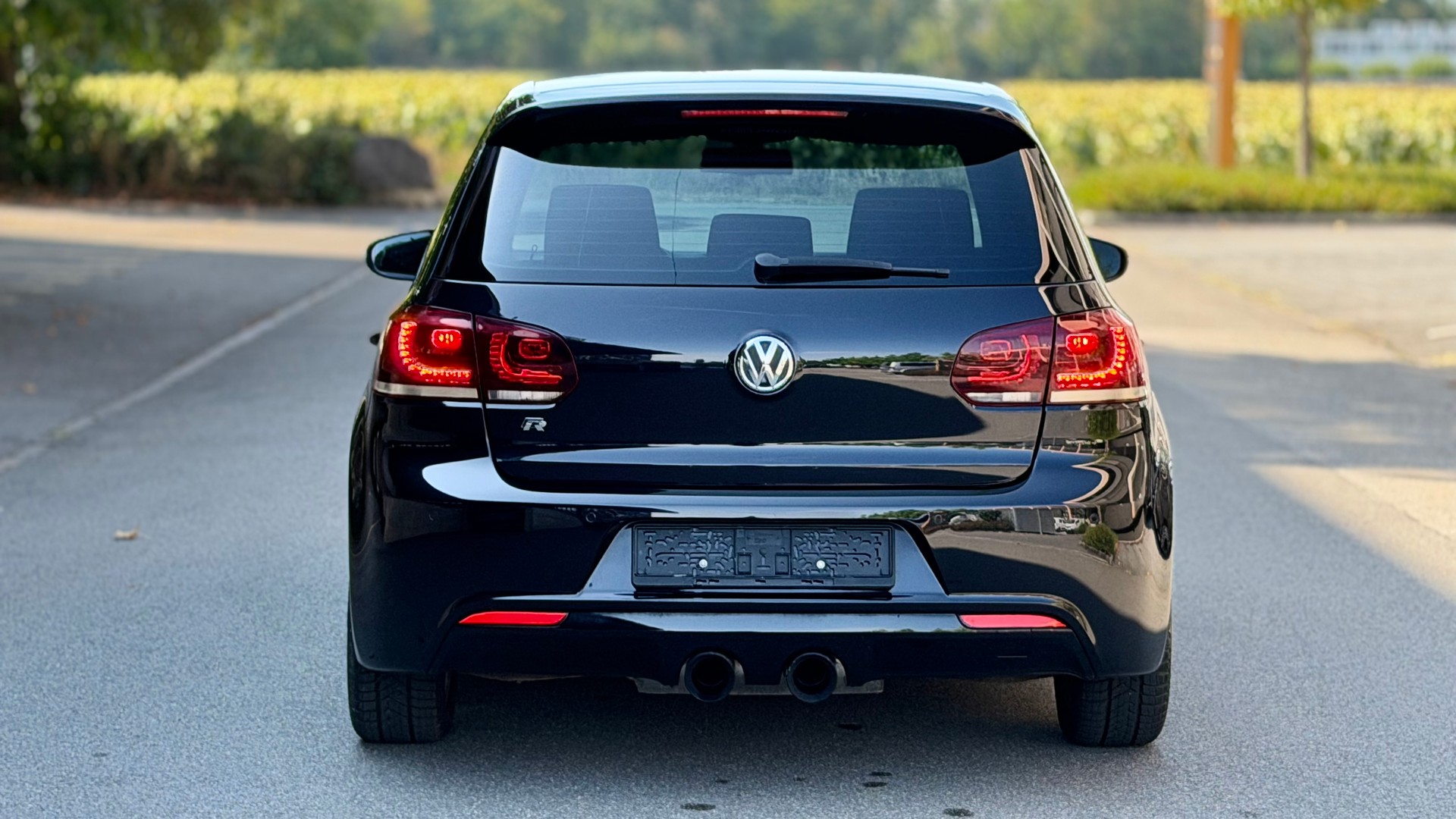 VW Golf 2.0 TSI R Team 4Motion-image-3