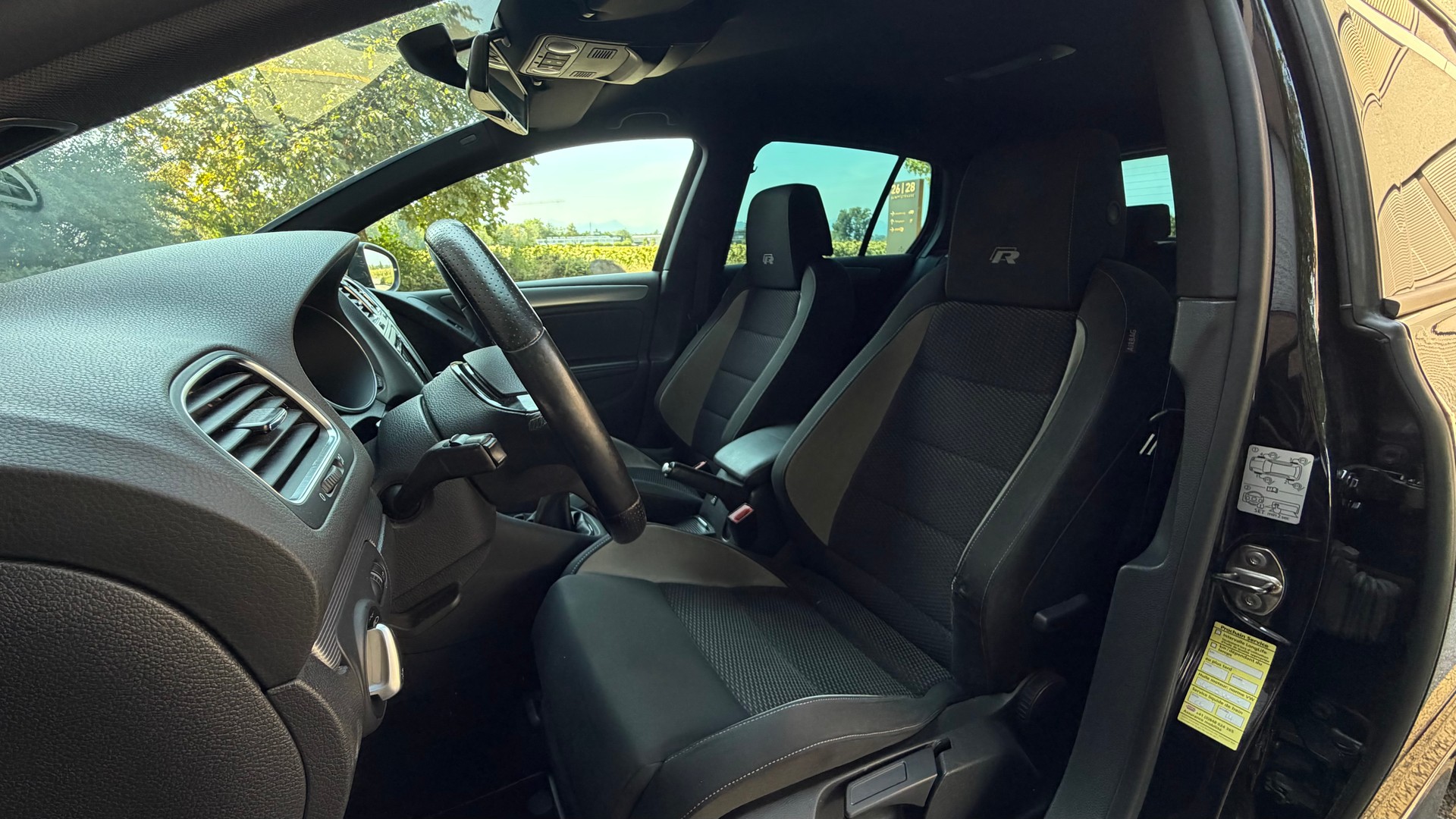 VW Golf 2.0 TSI R Team 4Motion-image-6