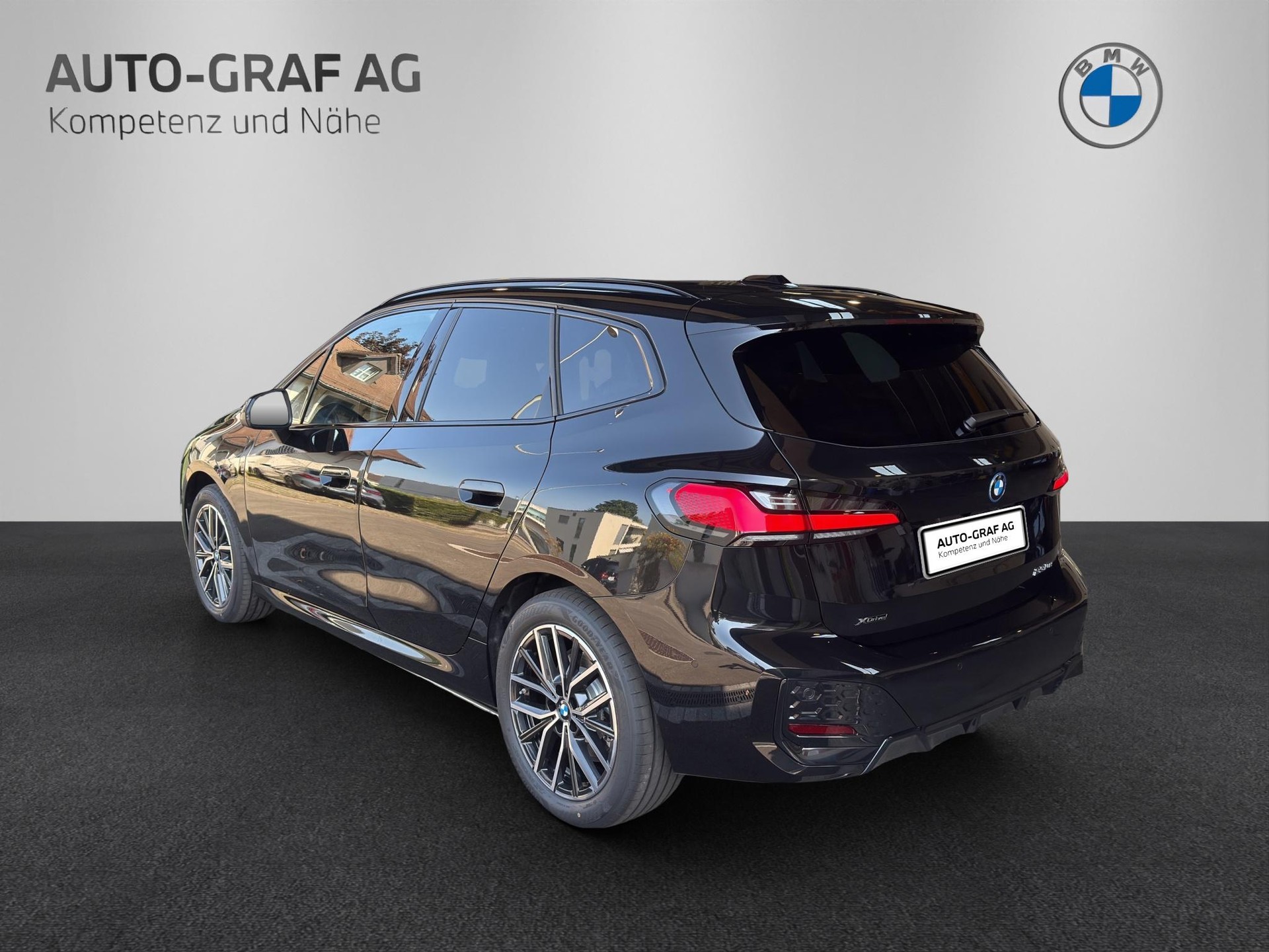 BMW 230e xDrive Active Tourer M Sport Edition-showroom-element-2