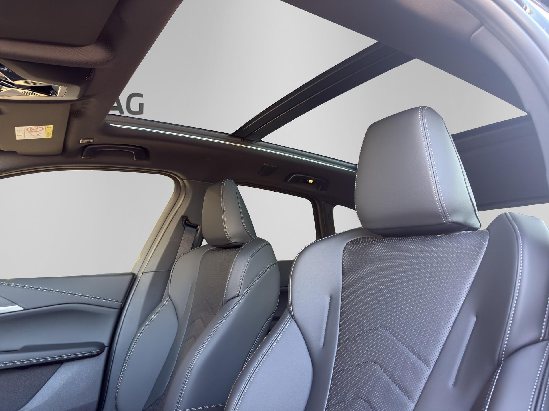 BMW 230e xDrive Active Tourer M Sport Edition-image-11
