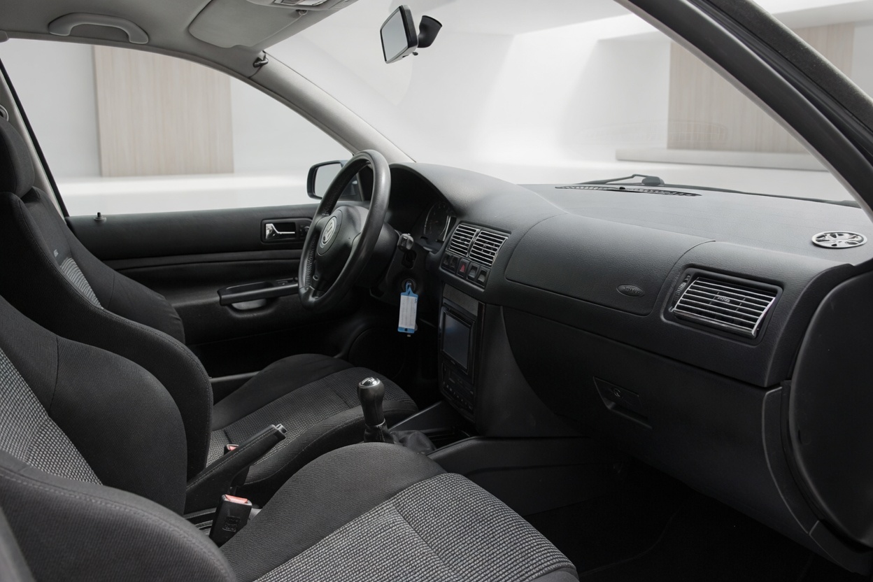 VW Golf 1.8 T GTI RS Edition-image-11