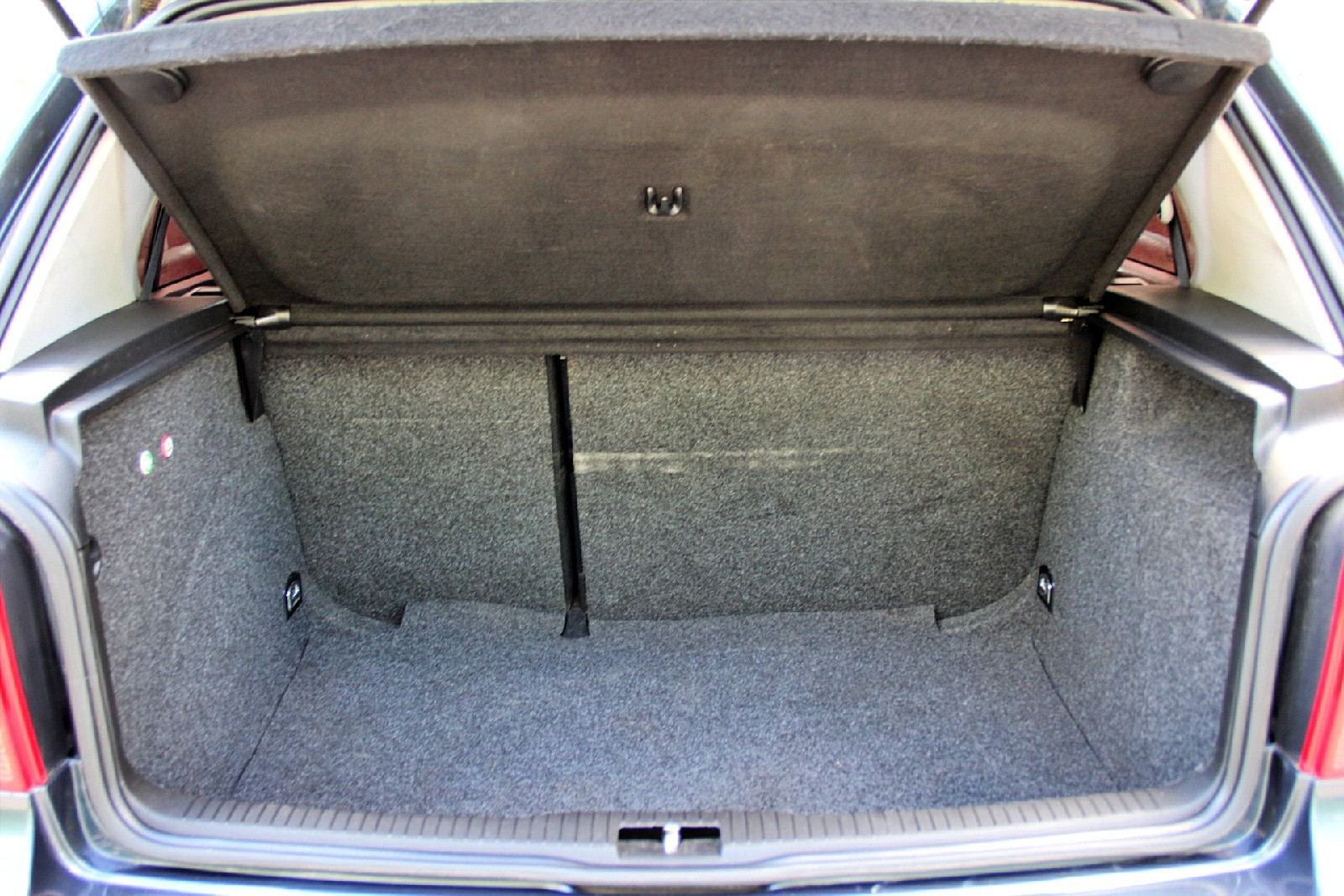 VW Golf 1.8 T GTI RS Edition-image-13