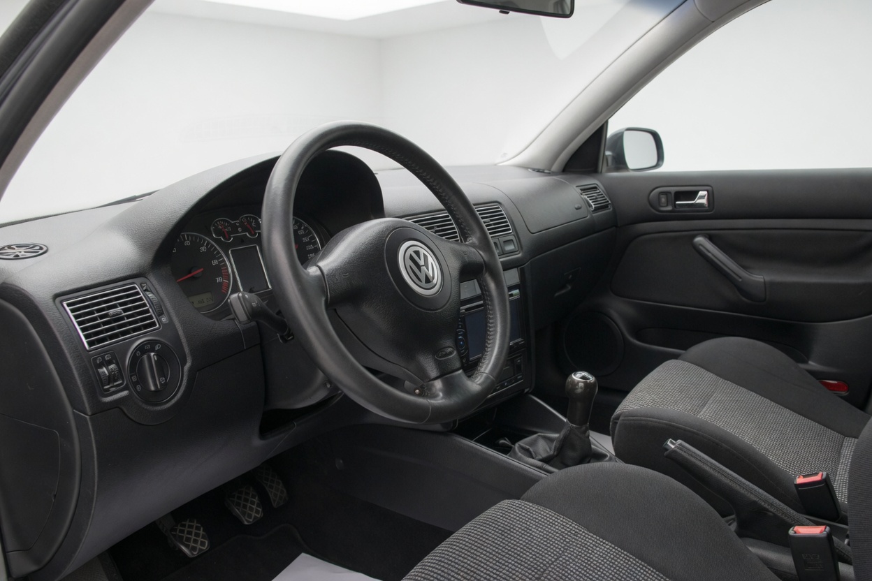 VW Golf 1.8 T GTI RS Edition-image-7