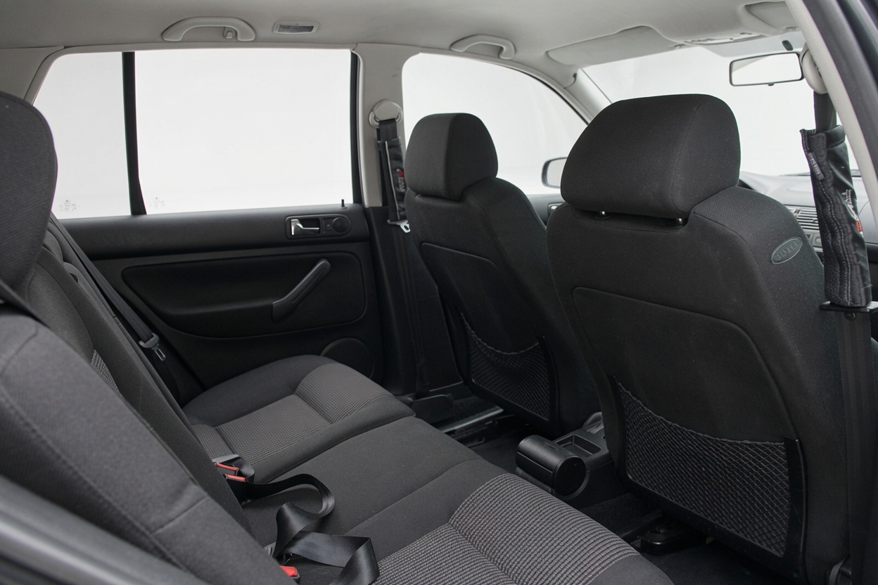 VW Golf 1.8 T GTI RS Edition-image-10