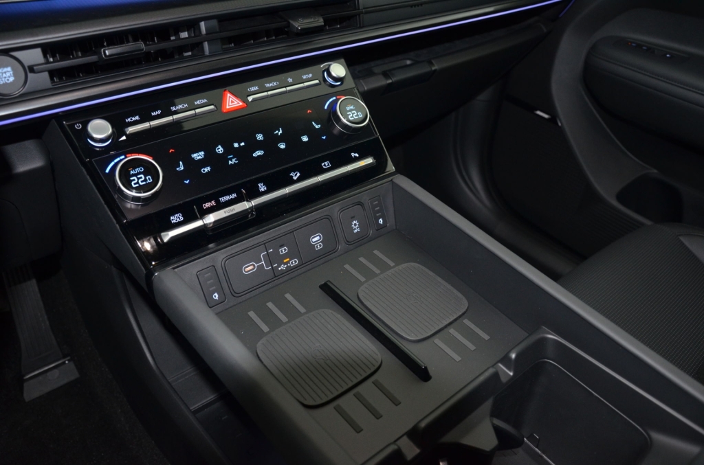 HYUNDAI Santa Fe 1.6 T-GDi PHEV Calligraphy 4WD Automatic-image-24