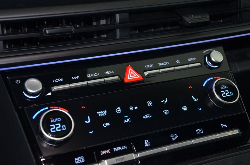 HYUNDAI Santa Fe 1.6 T-GDi PHEV Calligraphy 4WD Automatic-image-23