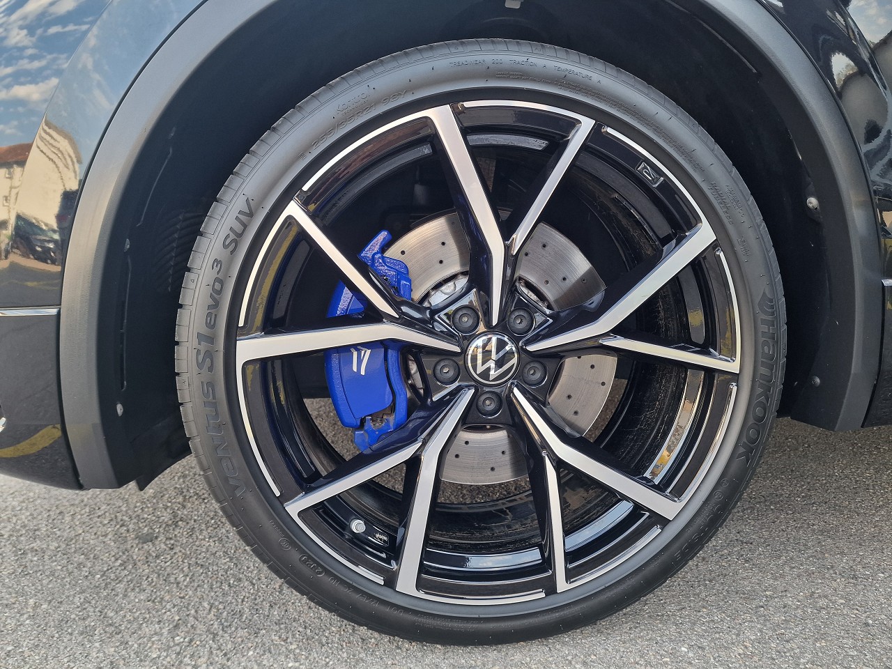 VW Tiguan 2.0TSI R 4Motion DSG-image-31