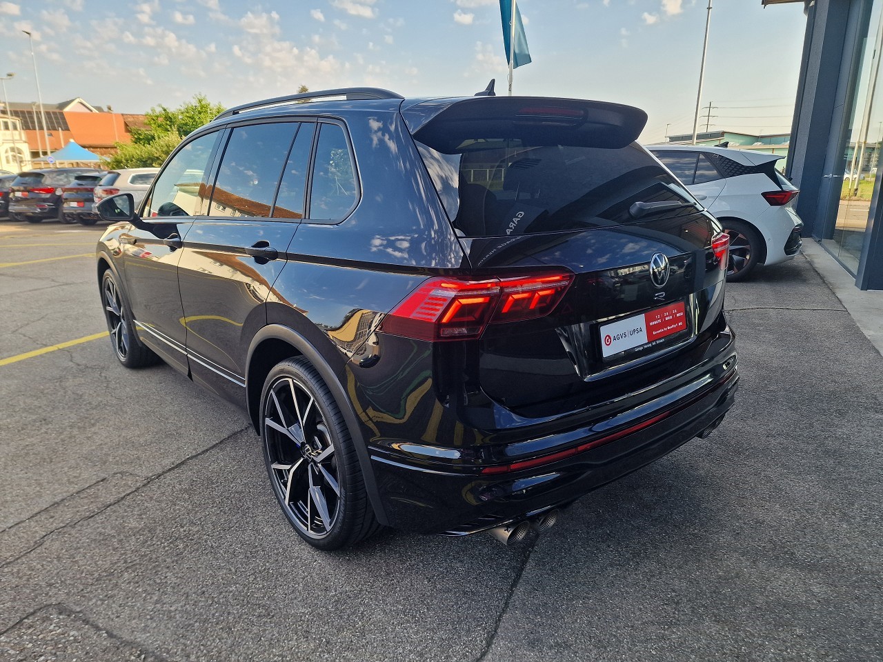 VW Tiguan 2.0TSI R 4Motion DSG-image-3