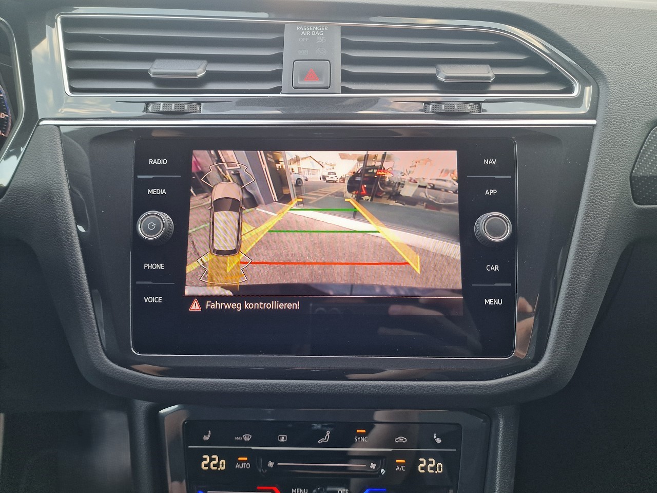 VW Tiguan 2.0TSI R 4Motion DSG-image-24