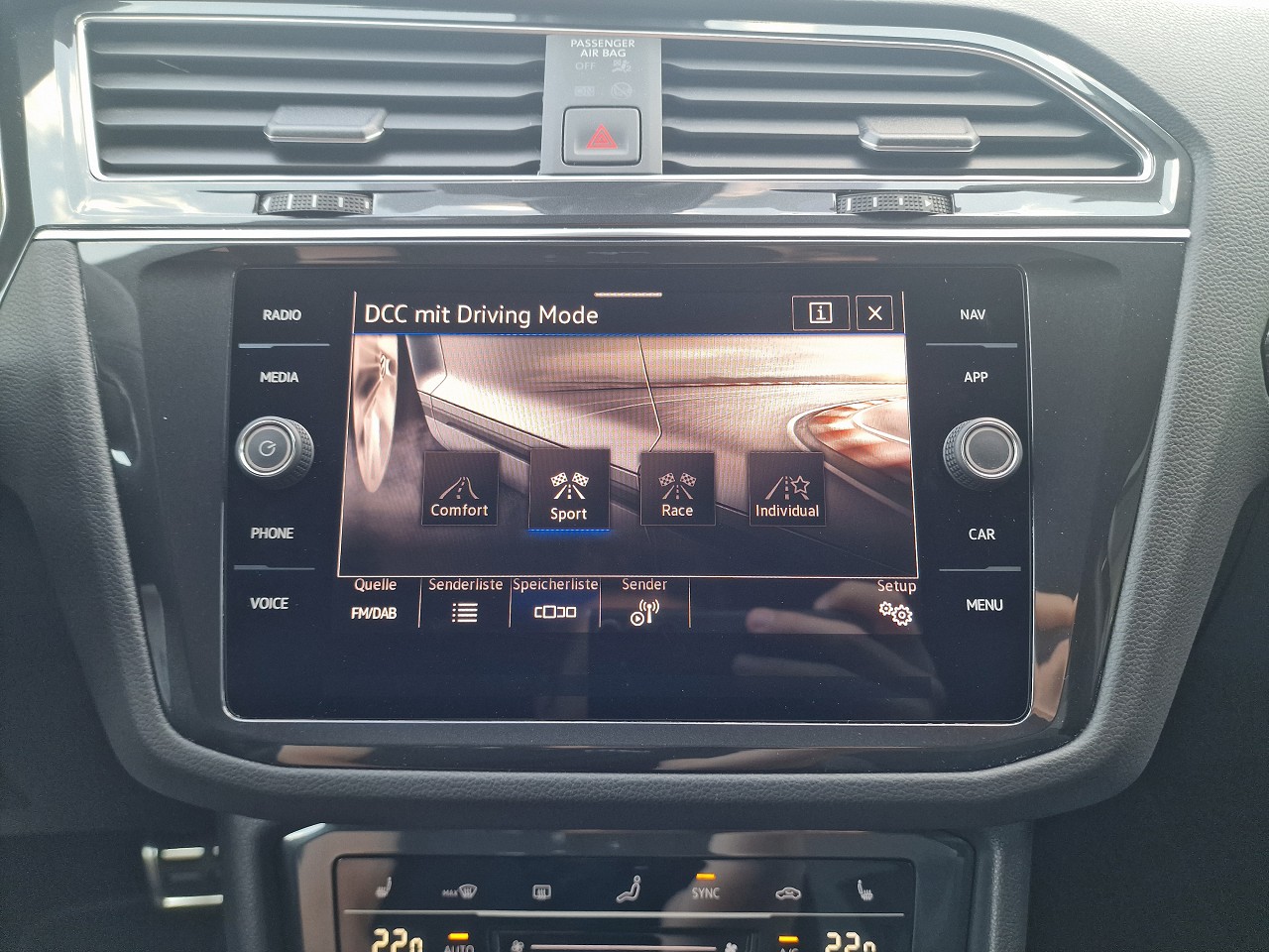 VW Tiguan 2.0TSI R 4Motion DSG-image-23