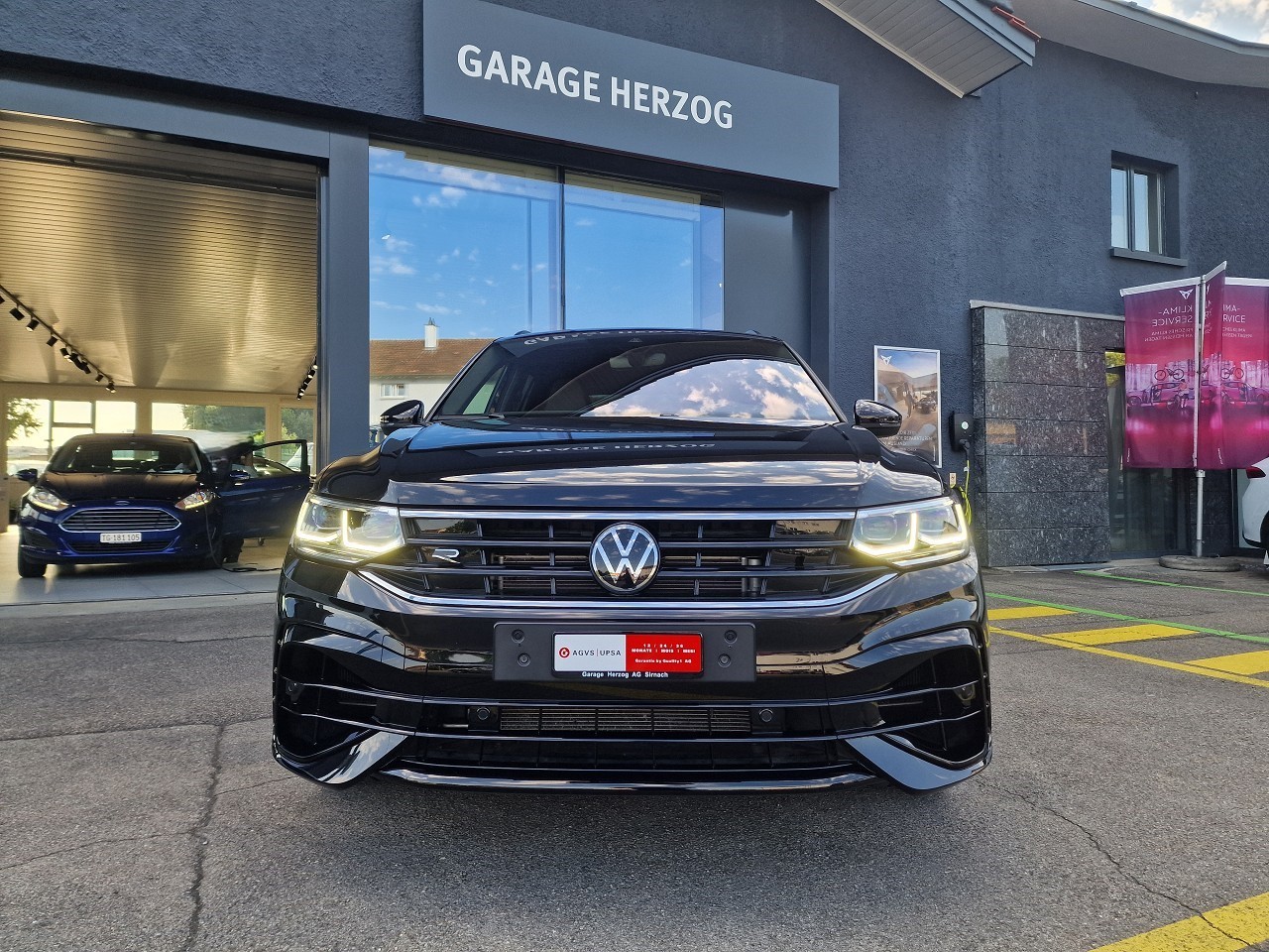 VW Tiguan 2.0TSI R 4Motion DSG-image-8