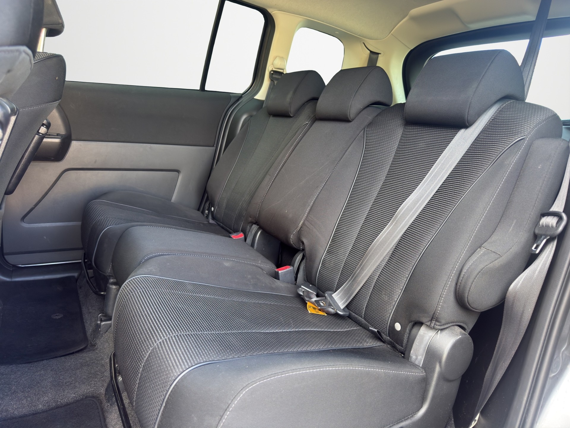 MAZDA 5 2.0 16V Voila ma Suisse Edition+-image-9