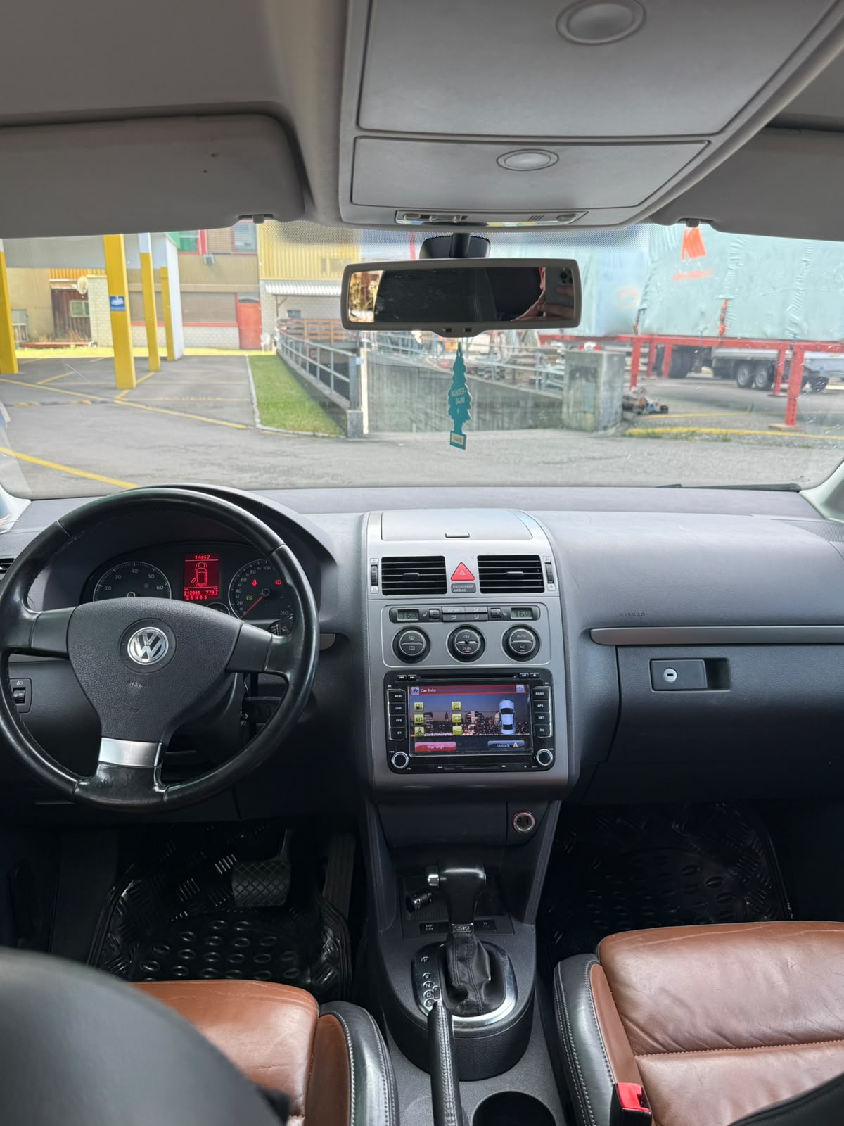 VW Touran 1.4 TSI Highline DSG-image-8