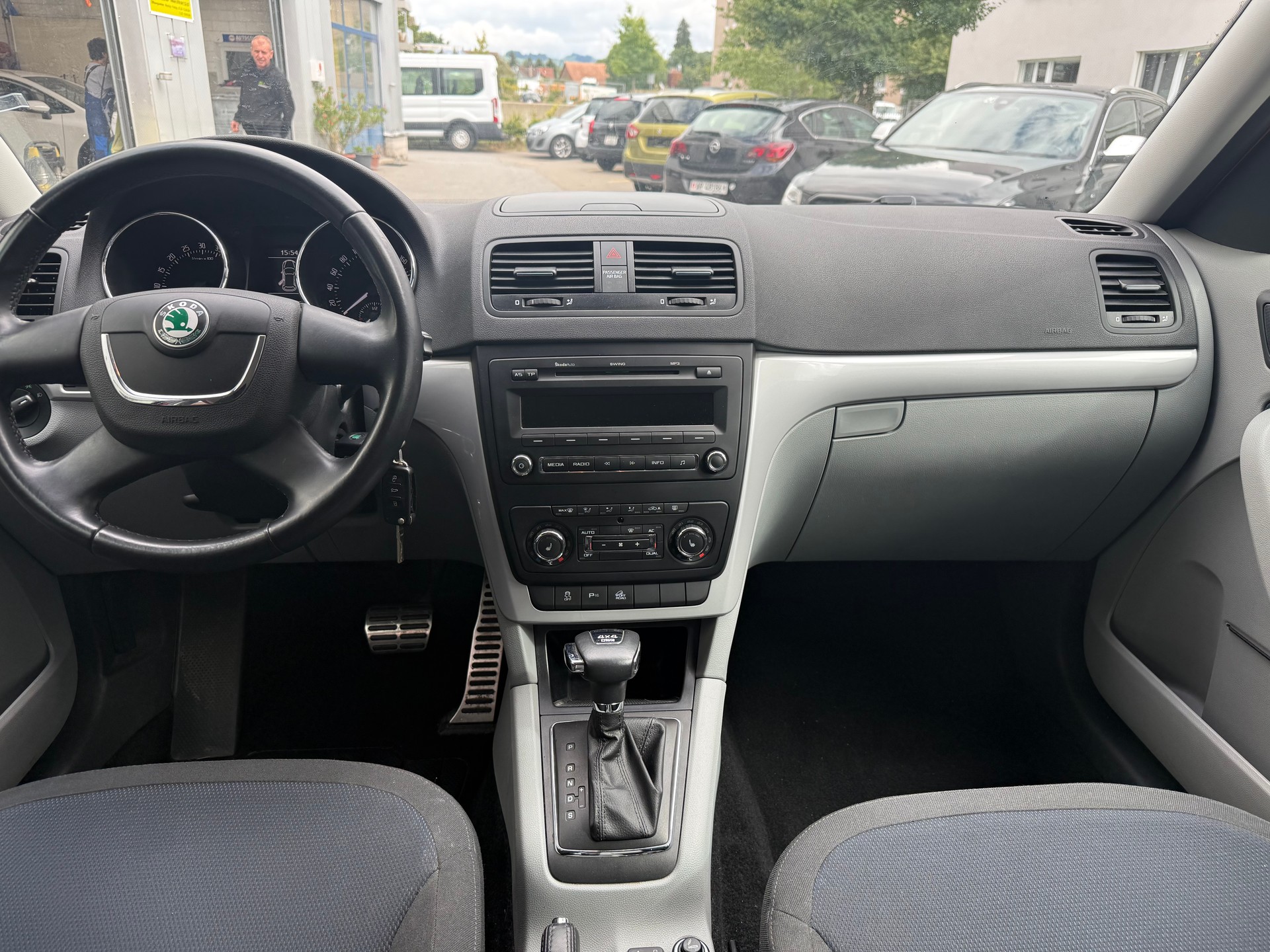 SKODA Yeti 2.0 TDI Ambition 4x4 DSG-image-9