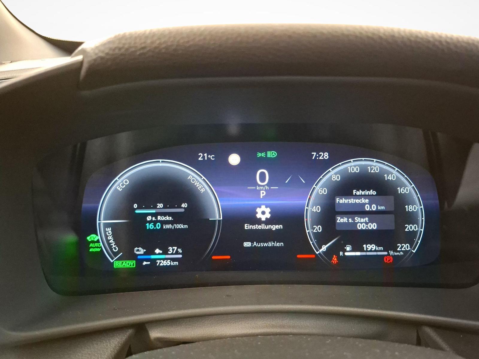 TOYOTA C-HR 2.0 PHEV Swiss Edition-image-14