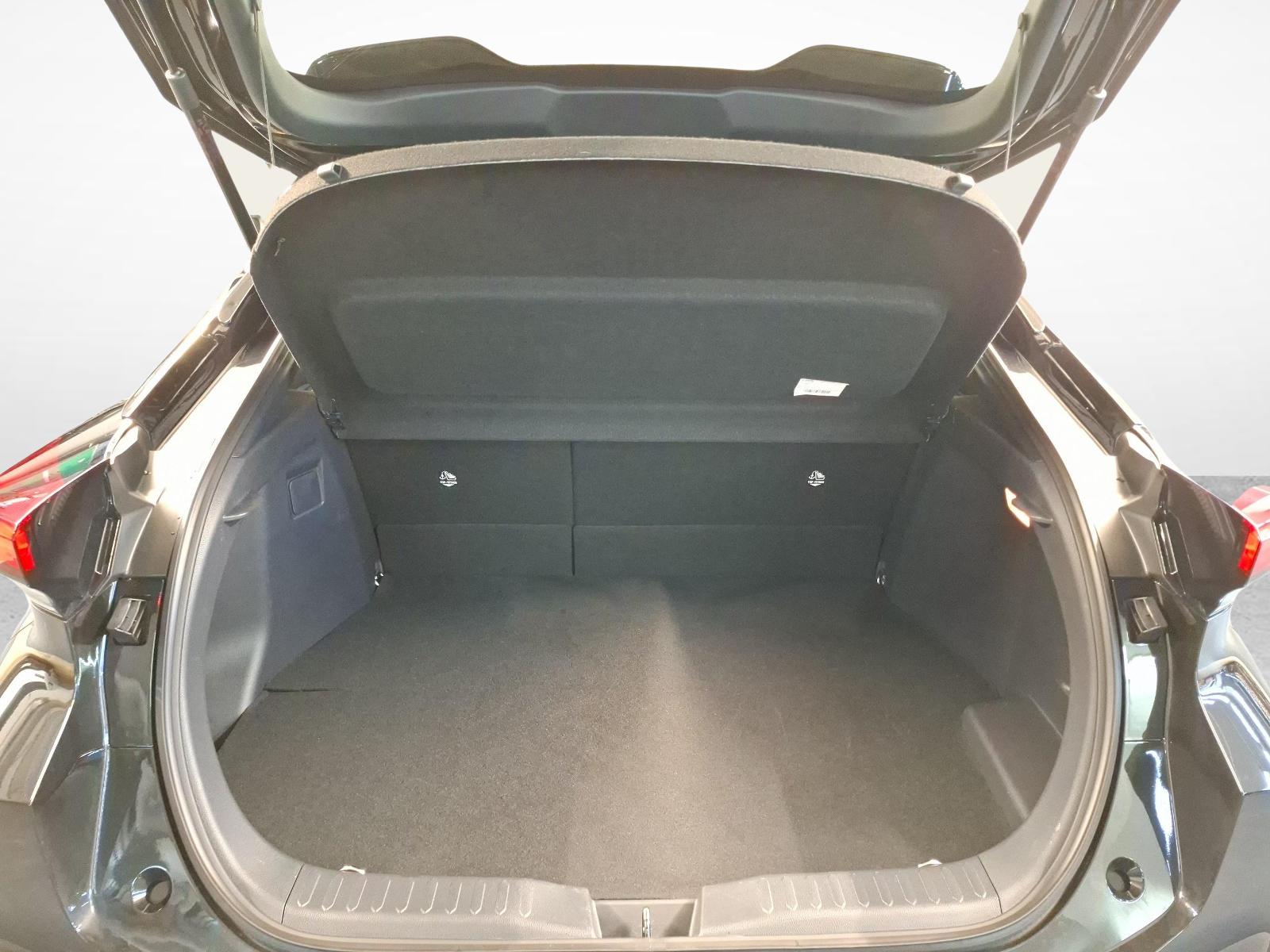 TOYOTA C-HR 2.0 PHEV Swiss Edition-image-11