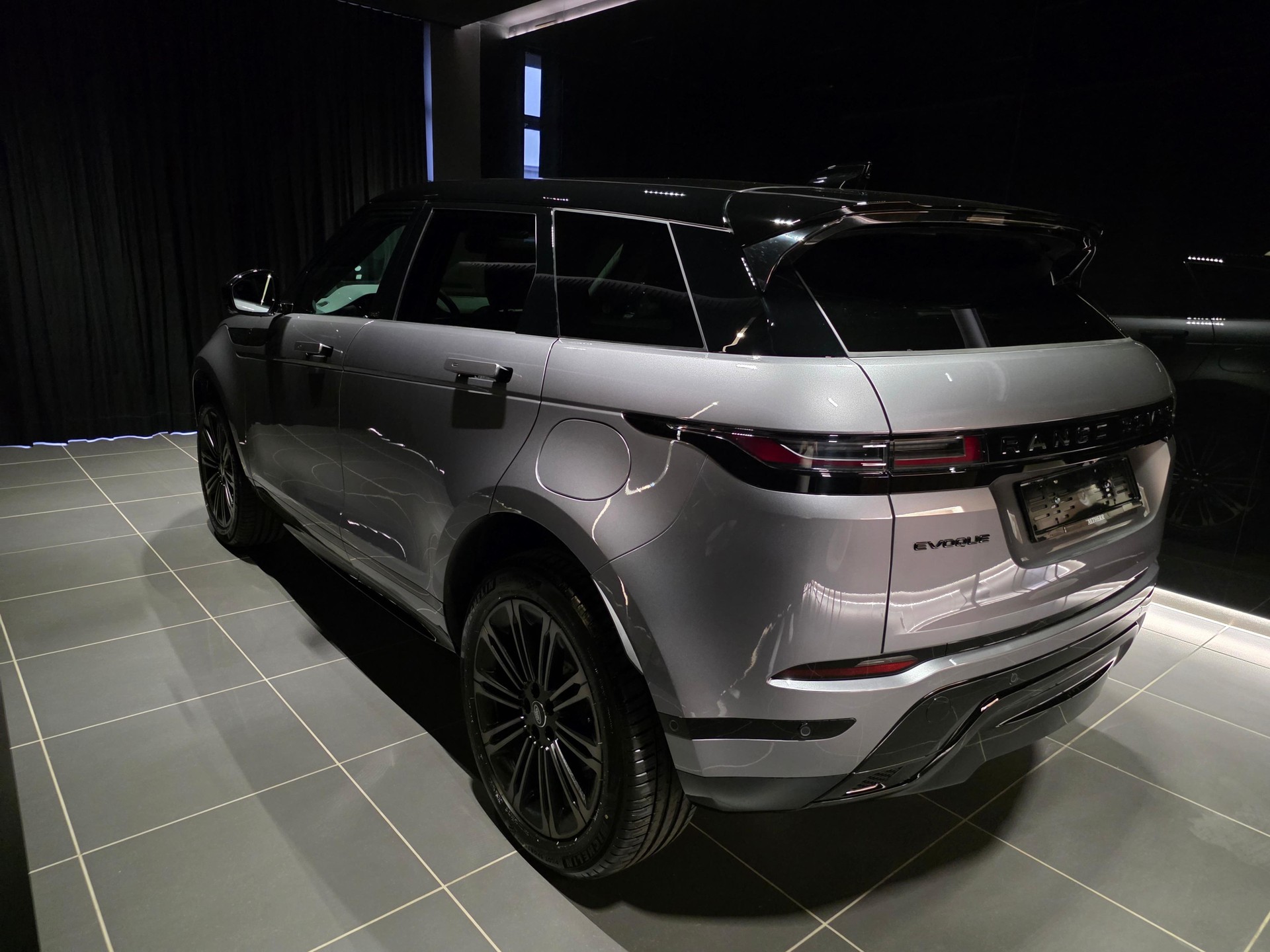 LAND ROVER Range Rover Evoque 1.5 T 270e Dynamic SE-image-1