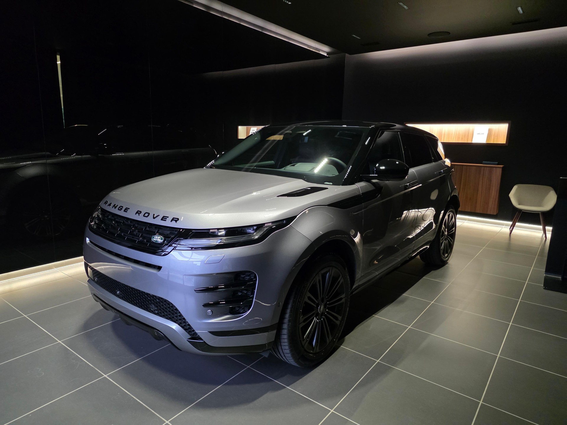 LAND ROVER Range Rover Evoque 1.5 T 270e Dynamic SE-image-0