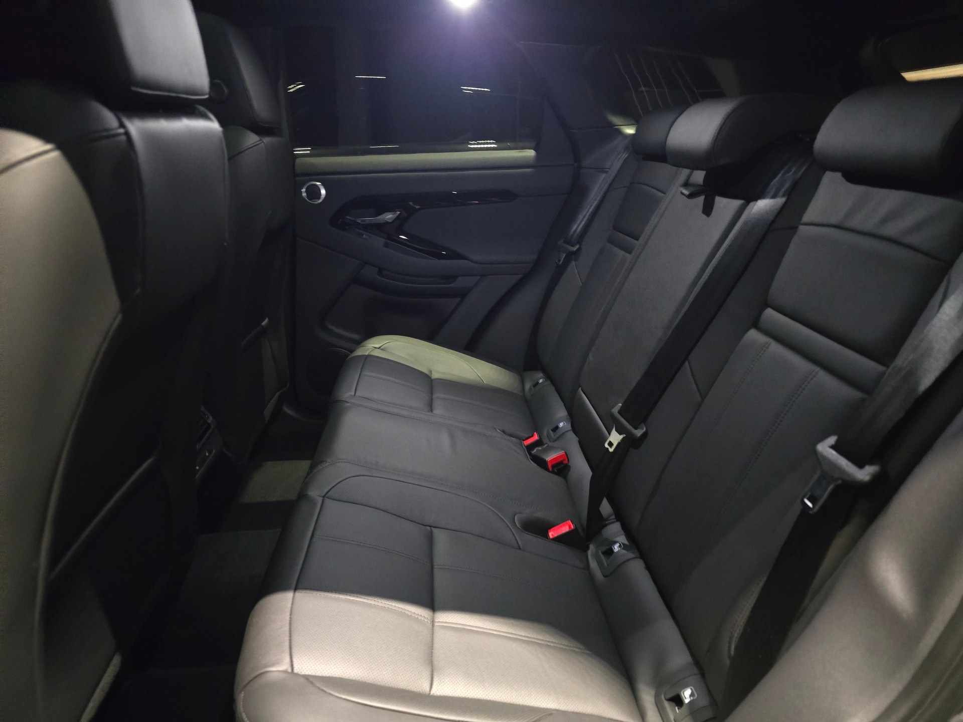 LAND ROVER Range Rover Evoque 1.5 T 270e Dynamic SE-image-4
