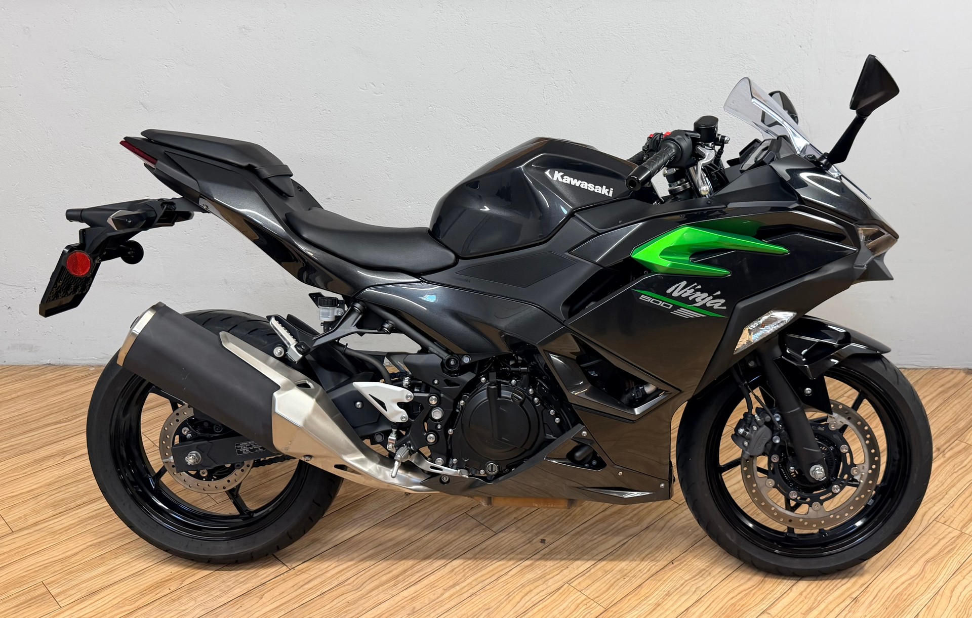 KAWASAKI Ninja 500-showroom-element-1